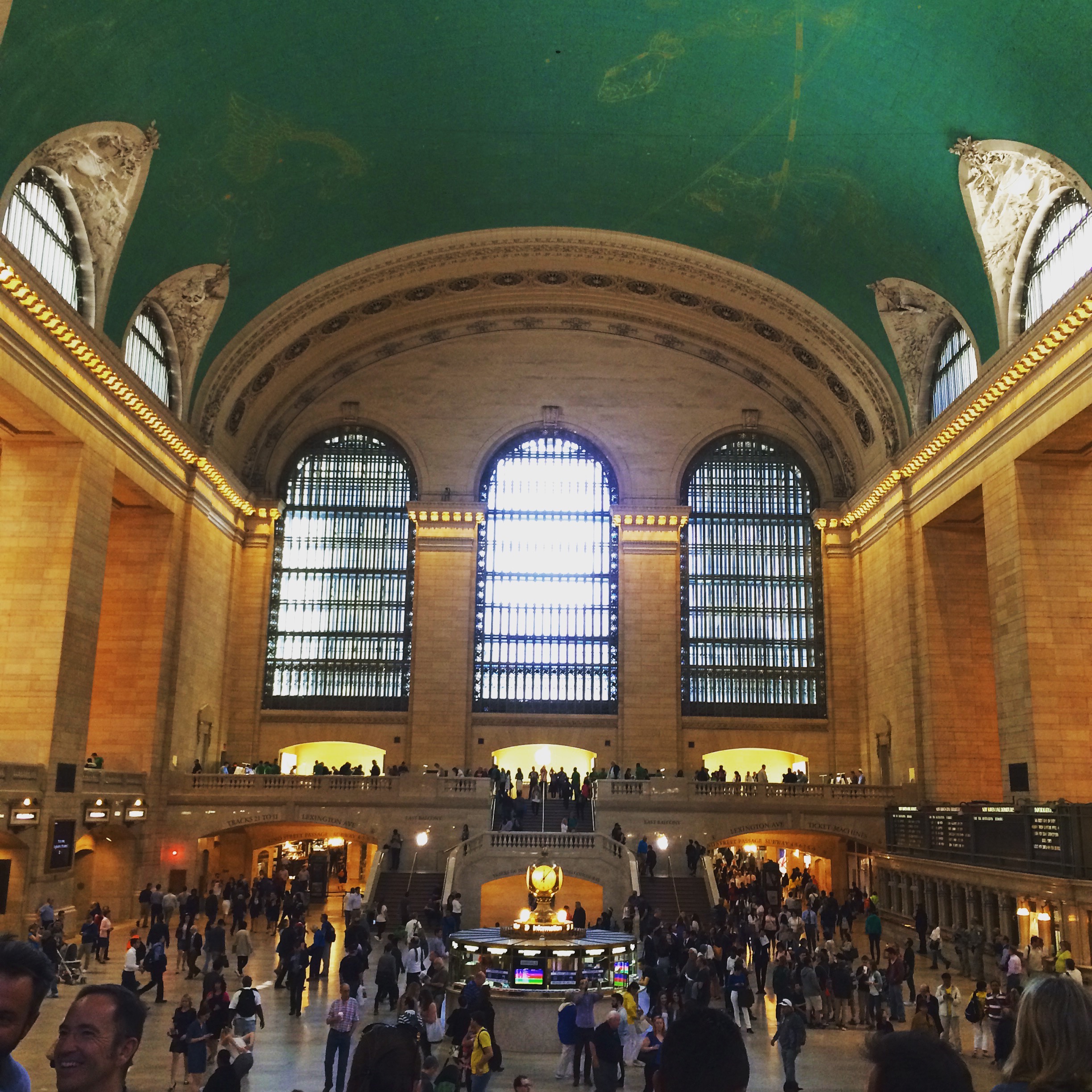 Grand Central Terminal. Al fondo está la Apple Store.