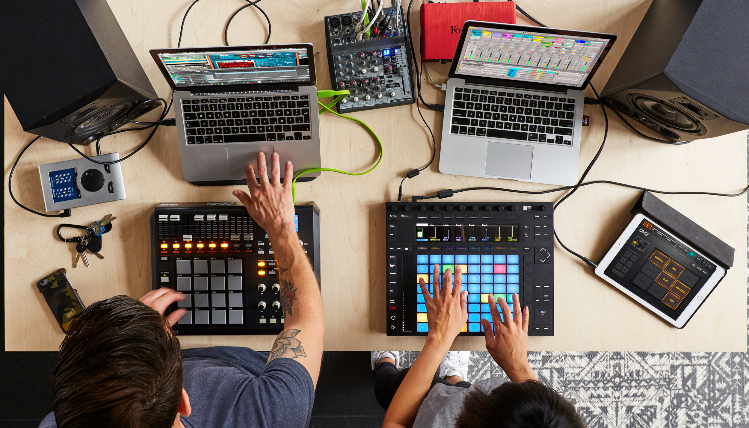 Jam con Ableton Live, iPad y Reason. Imagén cortesía de Ableton.