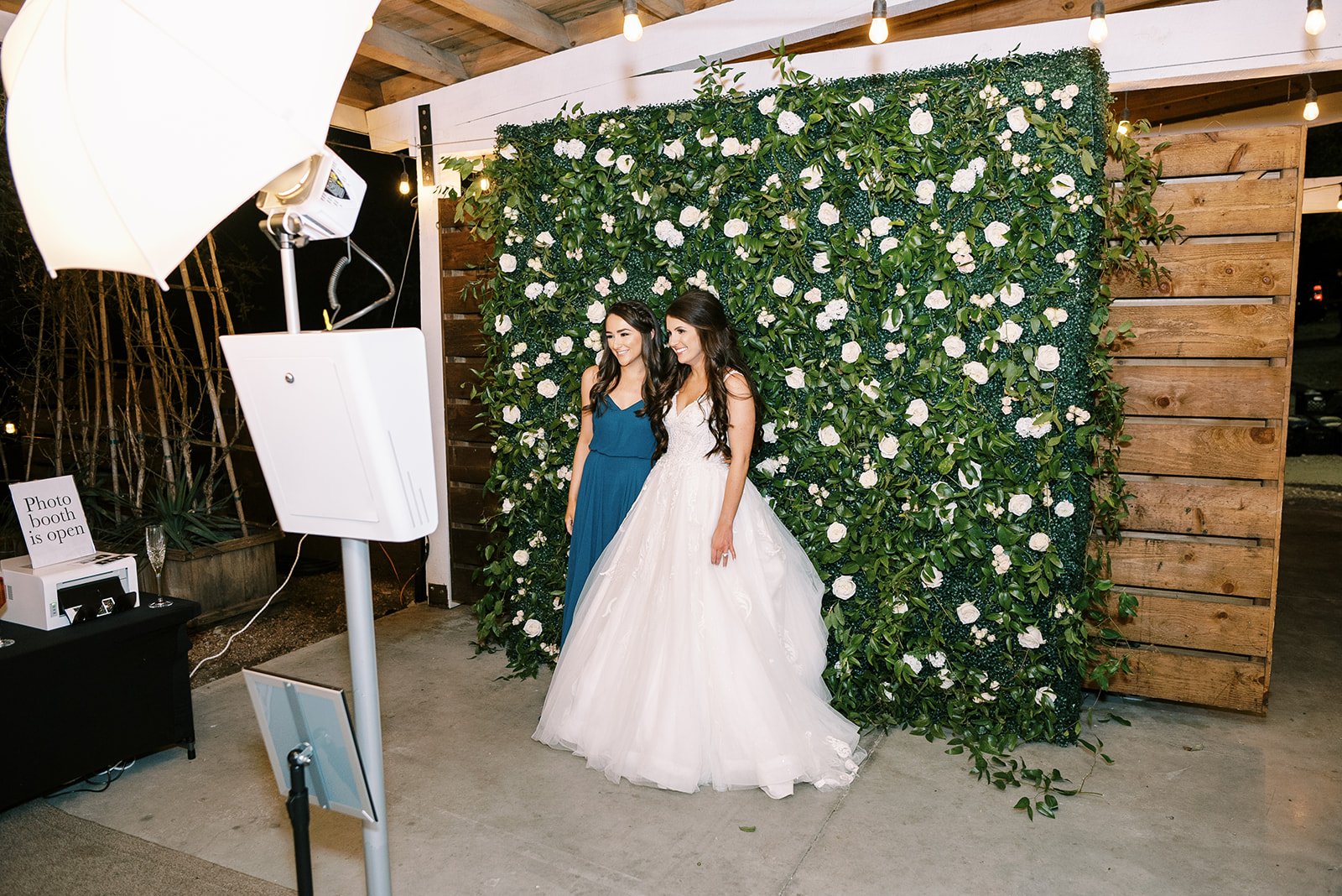 Floral photo booth wedding11.jpg