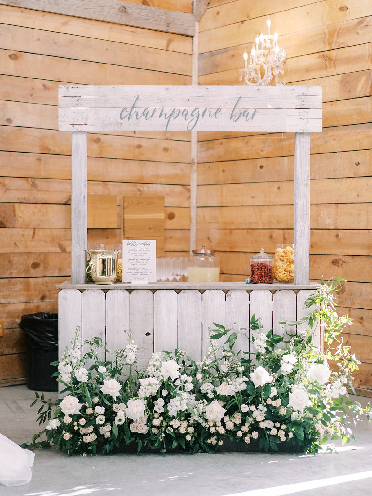 Floral photo booth wedding24.jpg
