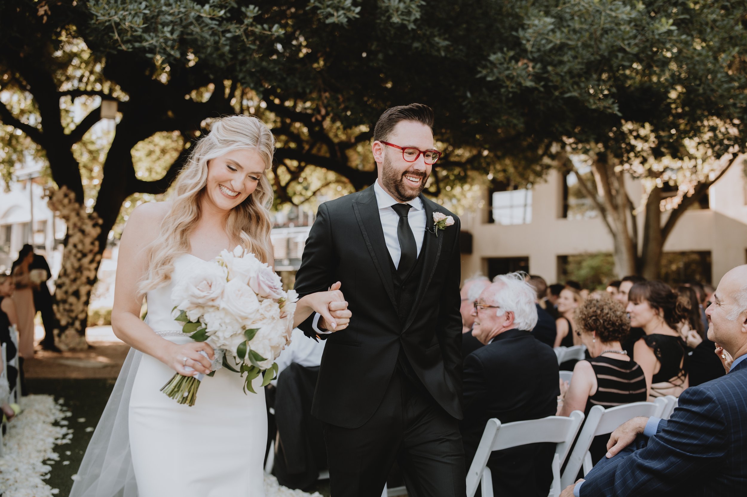 boxwood wall photobooth wedding3.jpg