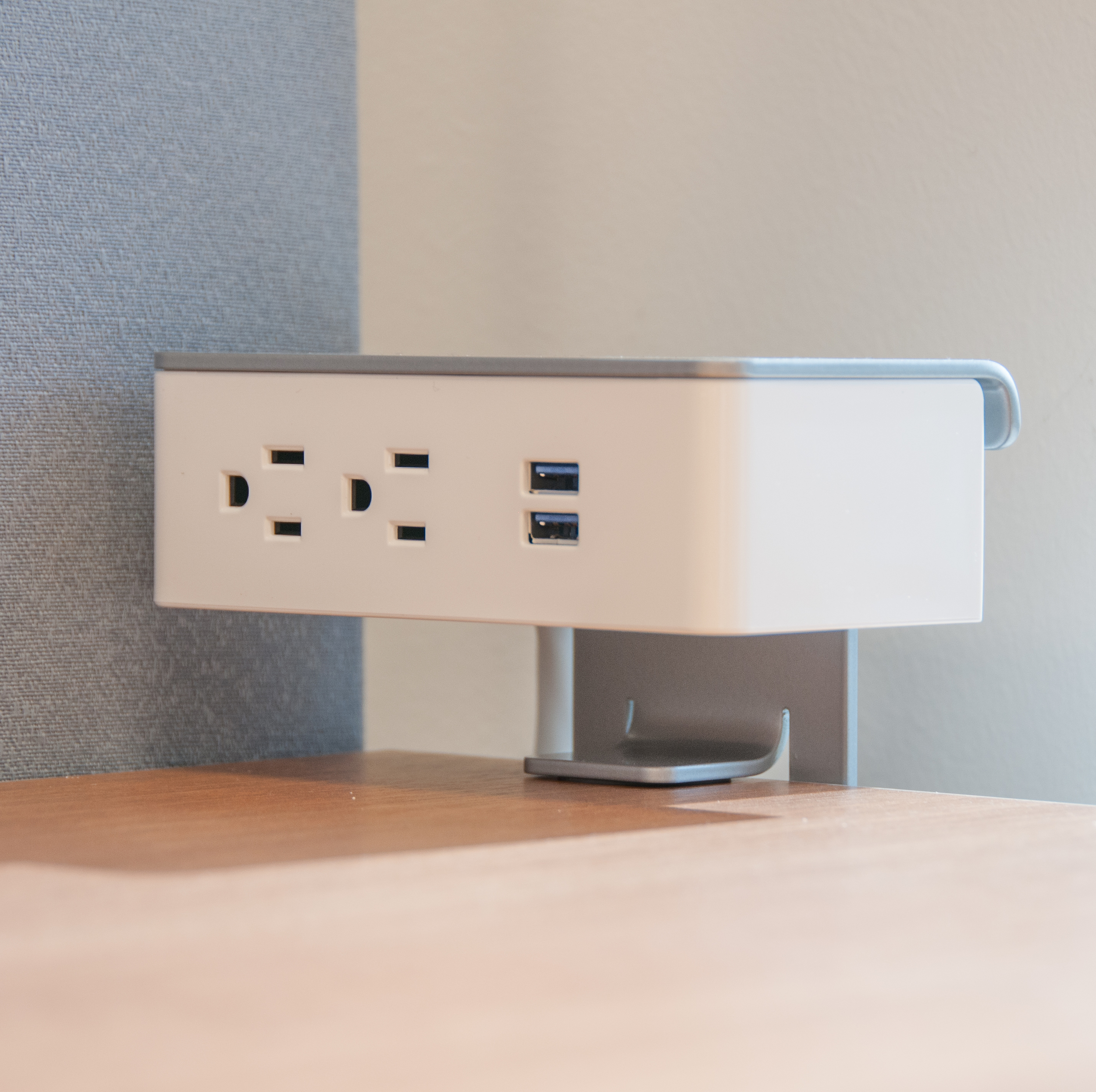 Desktop Outlets-3585.jpg