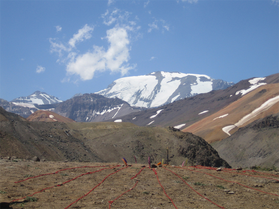 Cecilia Vicuña, Quipu Menstrual, 2006. El Plomo Glacier, Chile. Image credit: the artist.