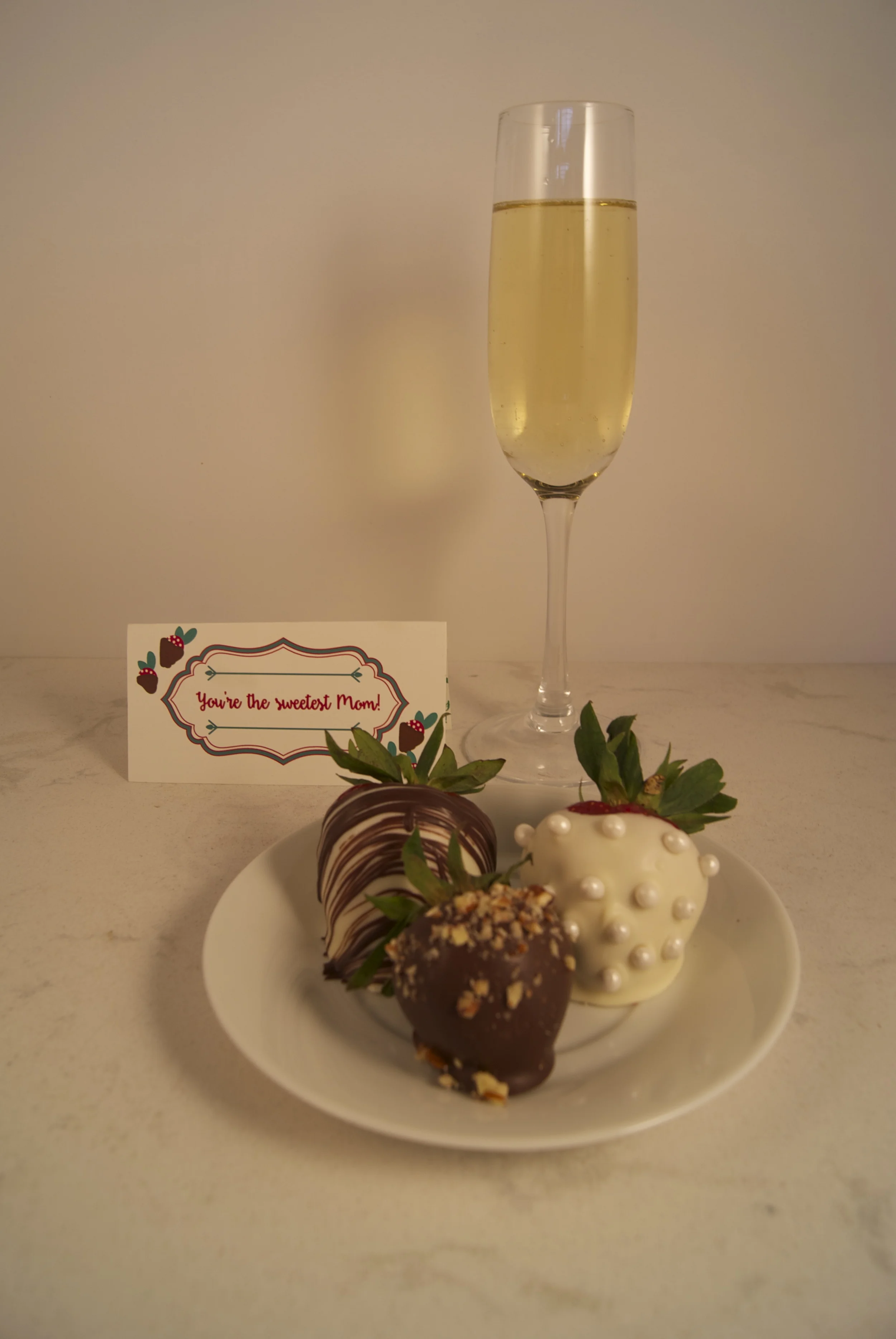 Chocolate Covered Strawberries for Mother's Day &amp; Free Printable Card!