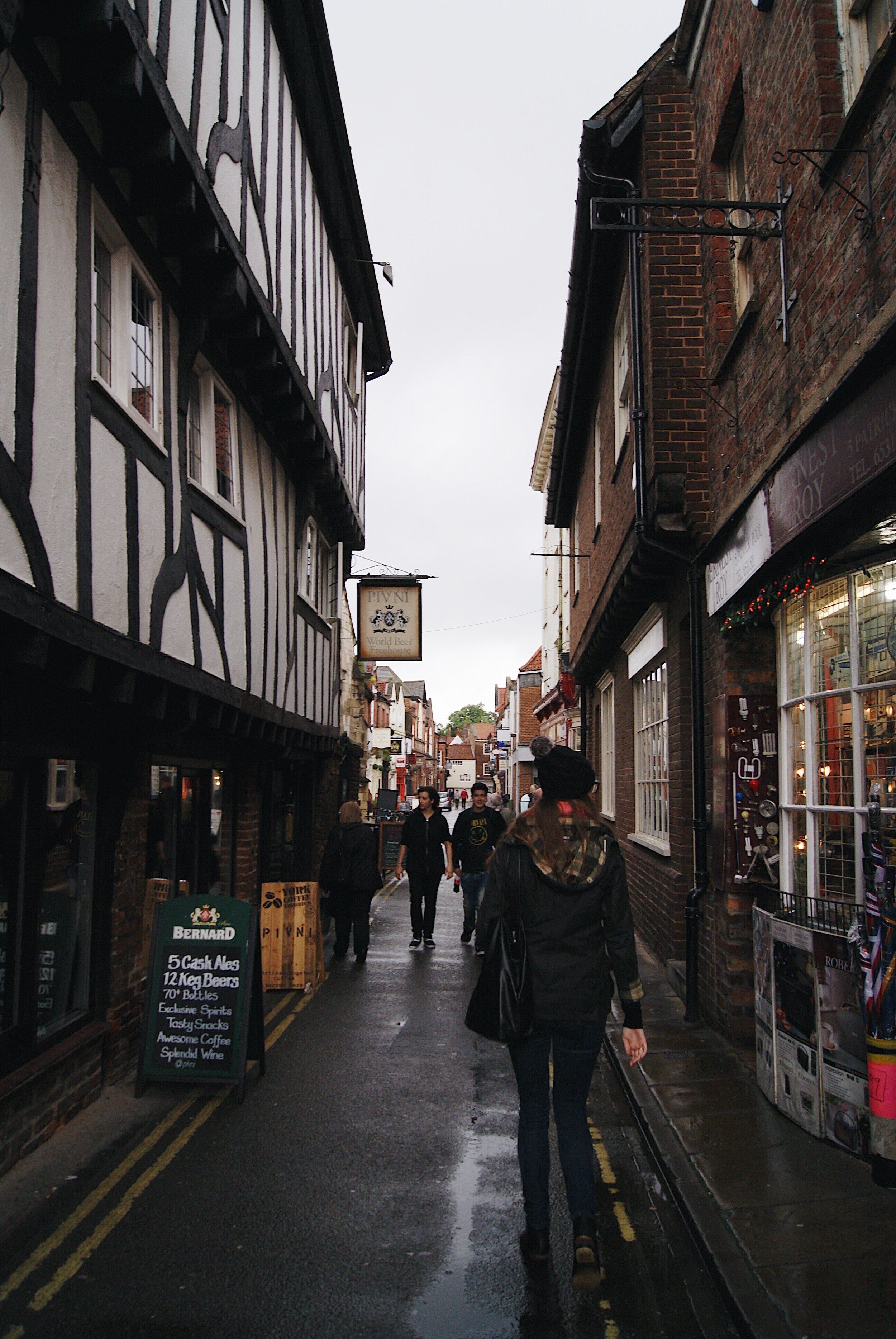 Eve wandering the Shambles