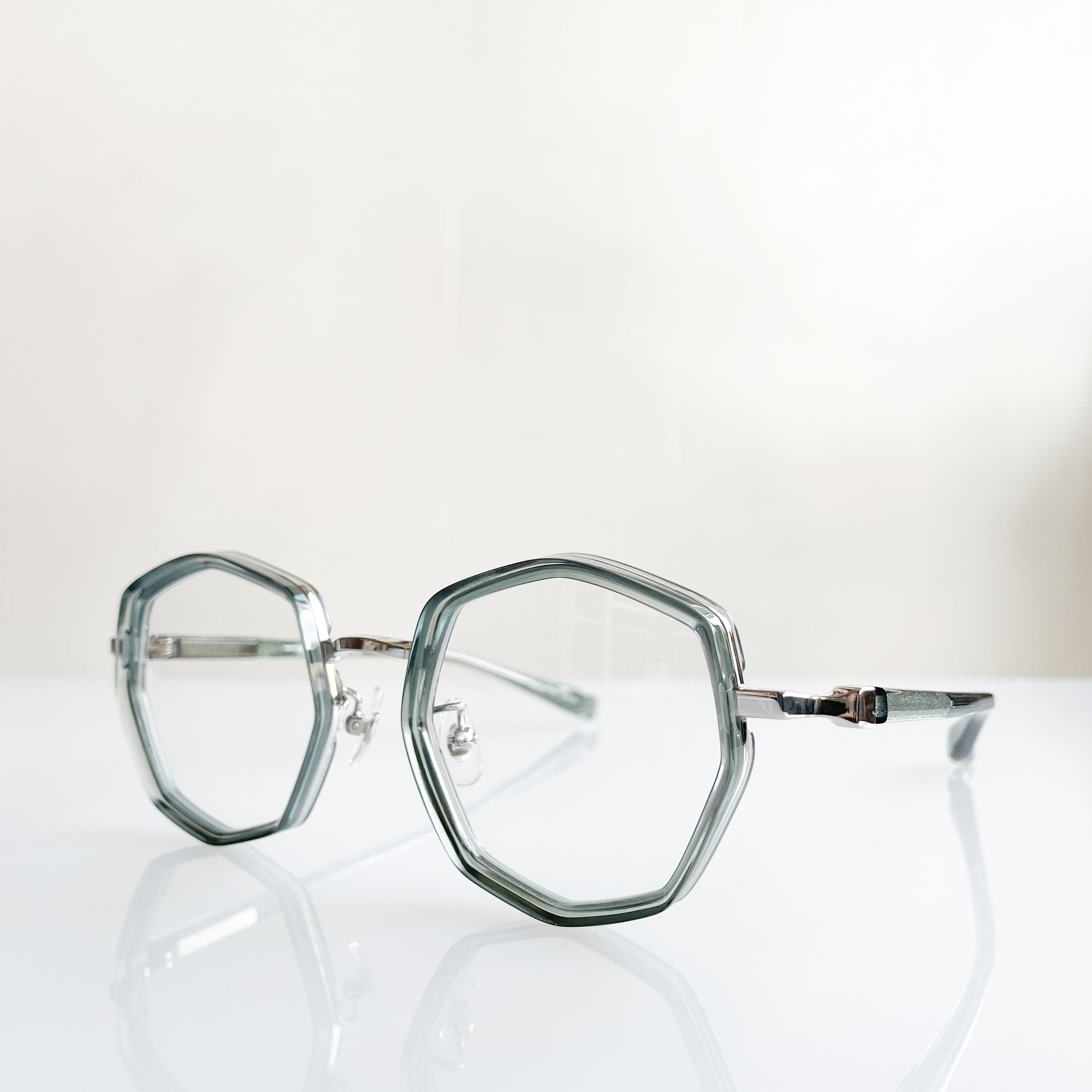 factory-900-retro-rf-055-col-577-pale-green-octagonal-frames-2.jpg