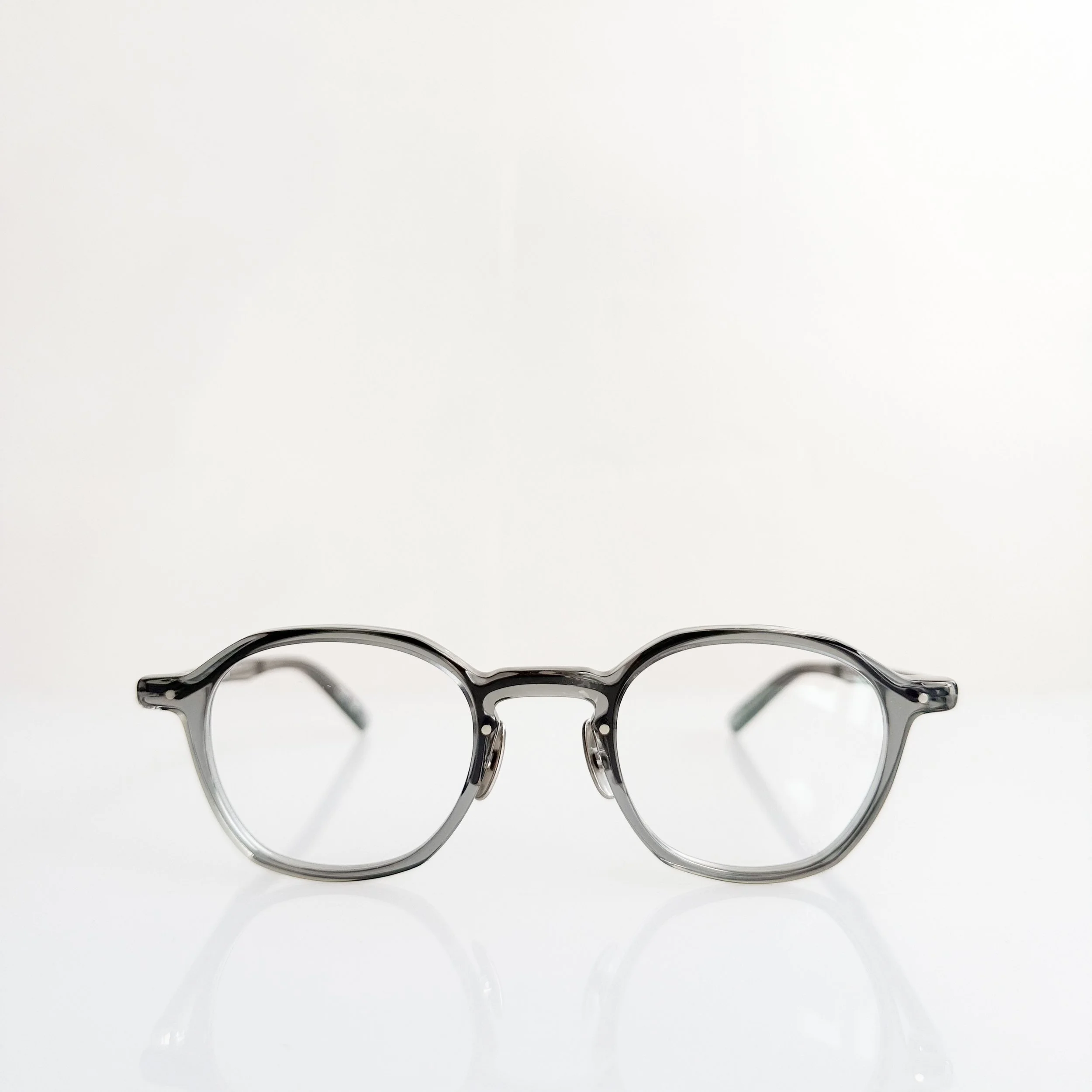 yellows-plus-elliot-c538-frosty-gray-silver-luxeye-optical-2.jpg