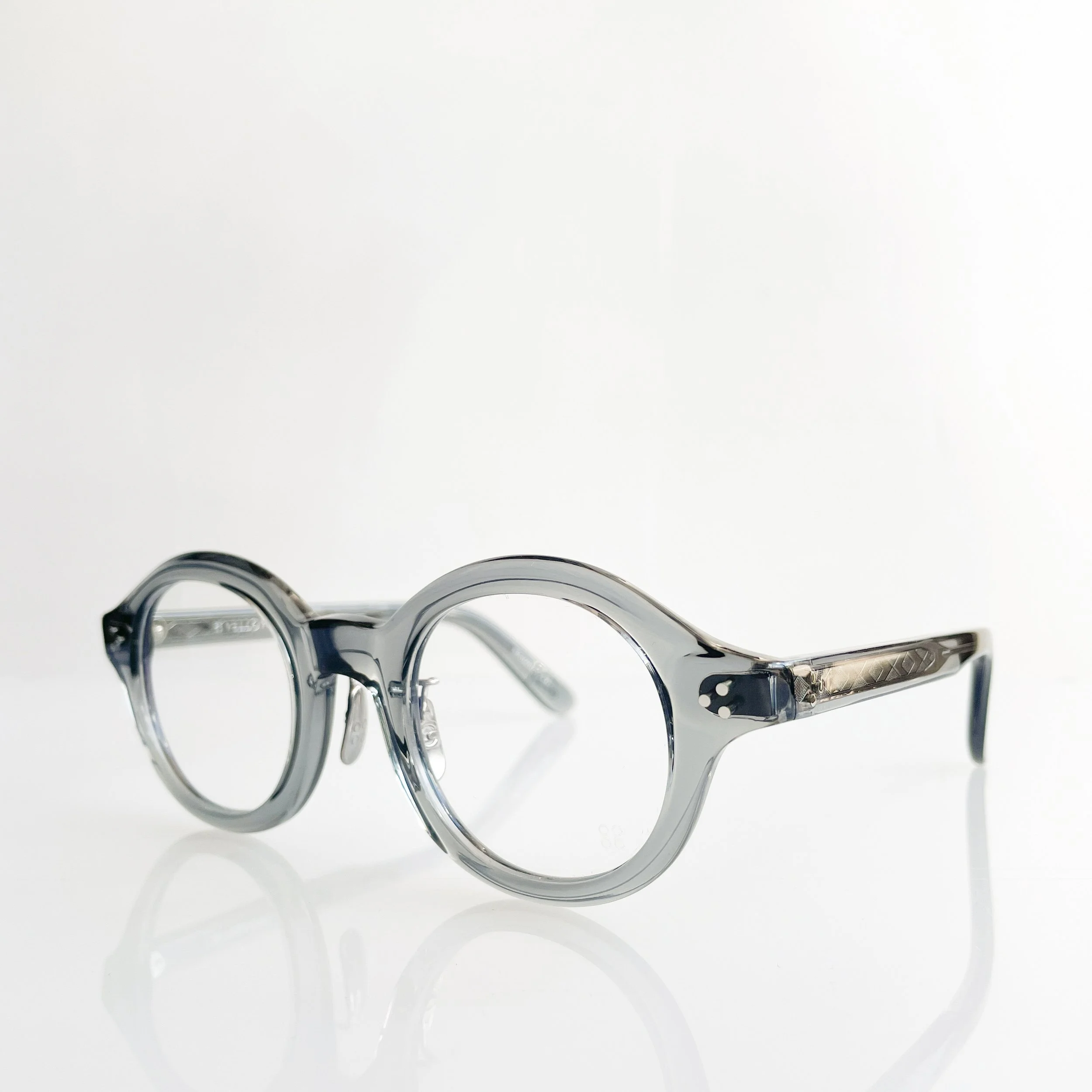 yellows-plus-richard-c491-smoky-leaf-le-corbusier-glasses-6.jpg