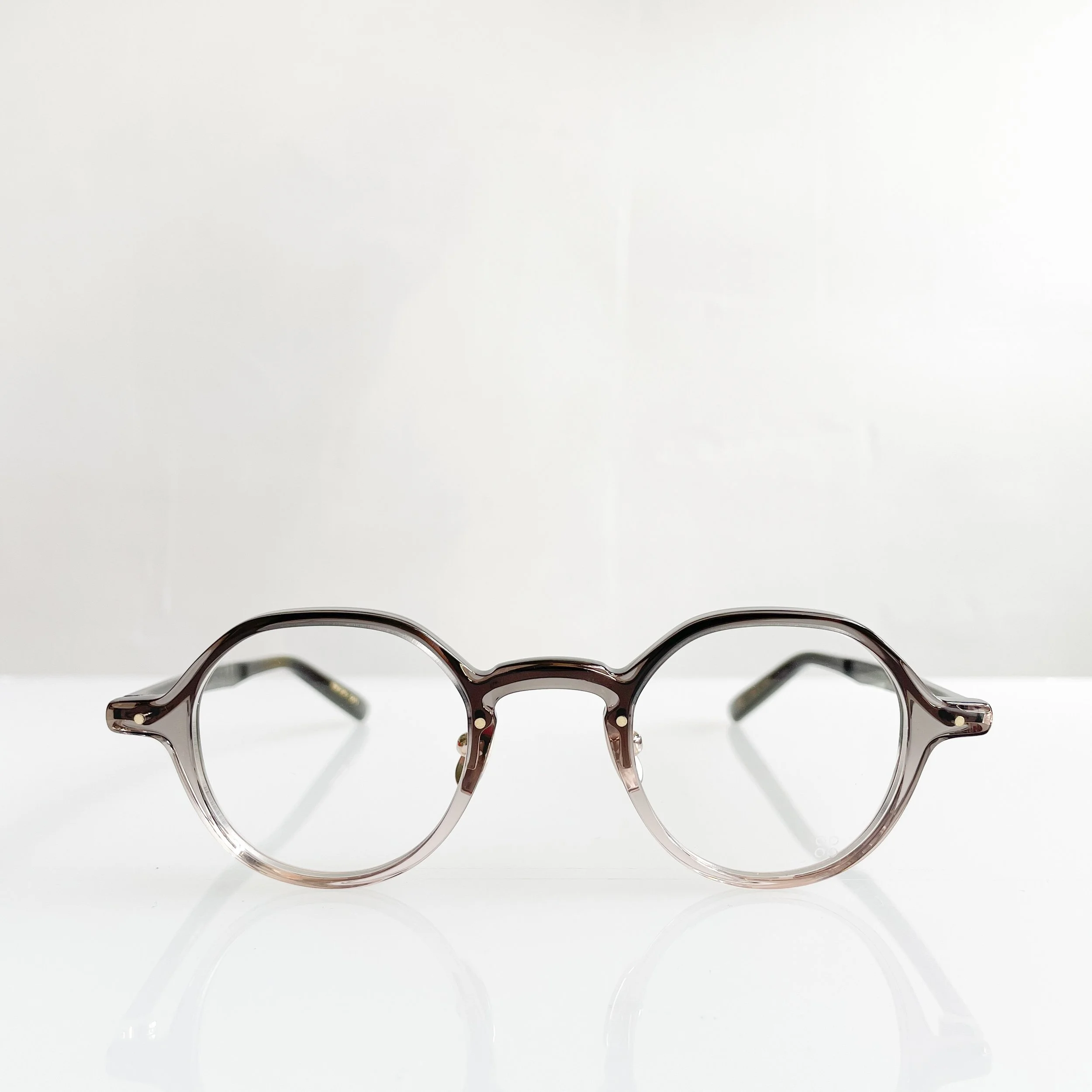 yellows-plus-singapore-winston-c543-frosty-gray-gradation.jpg