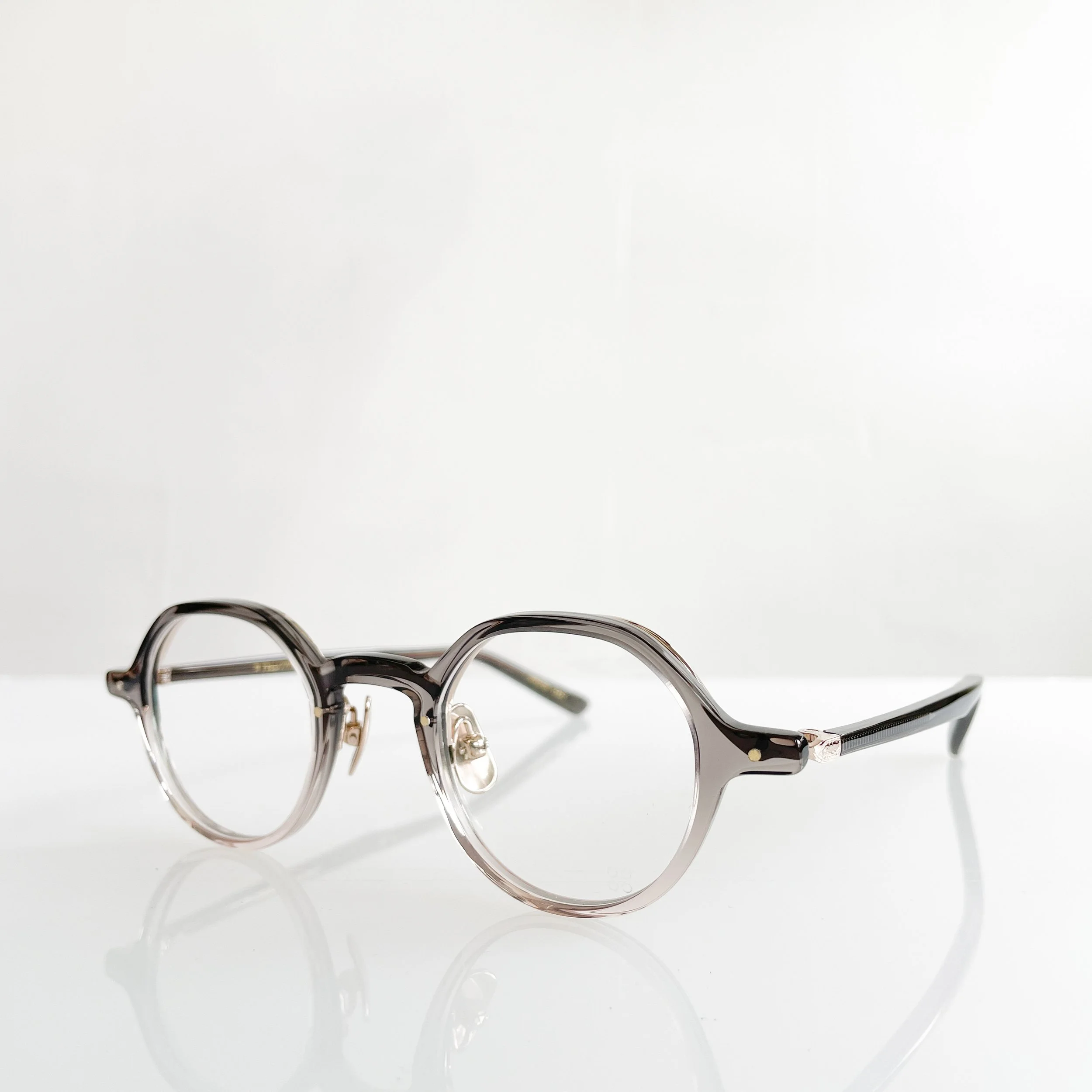 yellows-plus-singapore-winston-c543-frosty-gray-gradation-2.jpg
