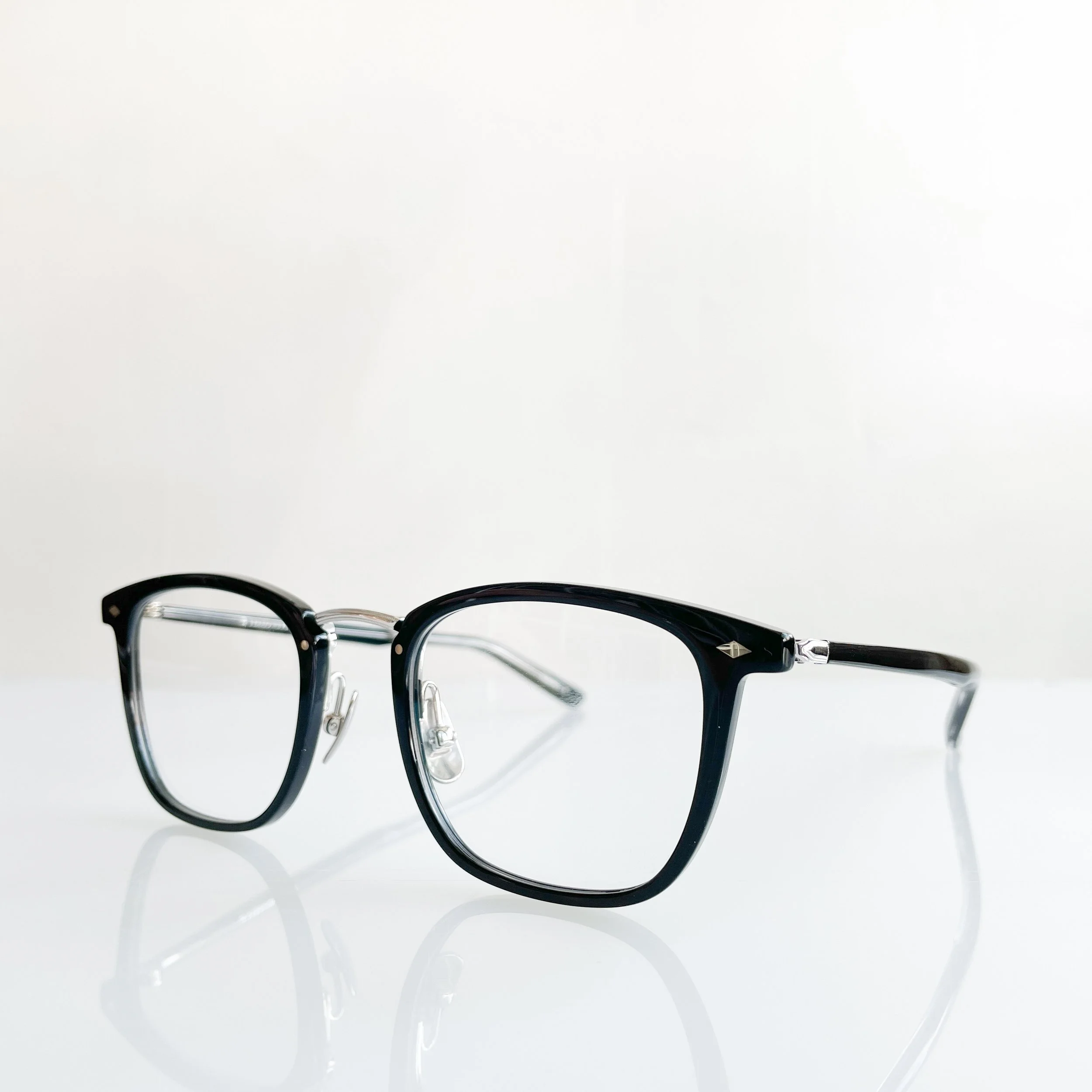yellows-plus-elbart-c1w-black-silver-top-eyewear-brands-2024-3.jpg