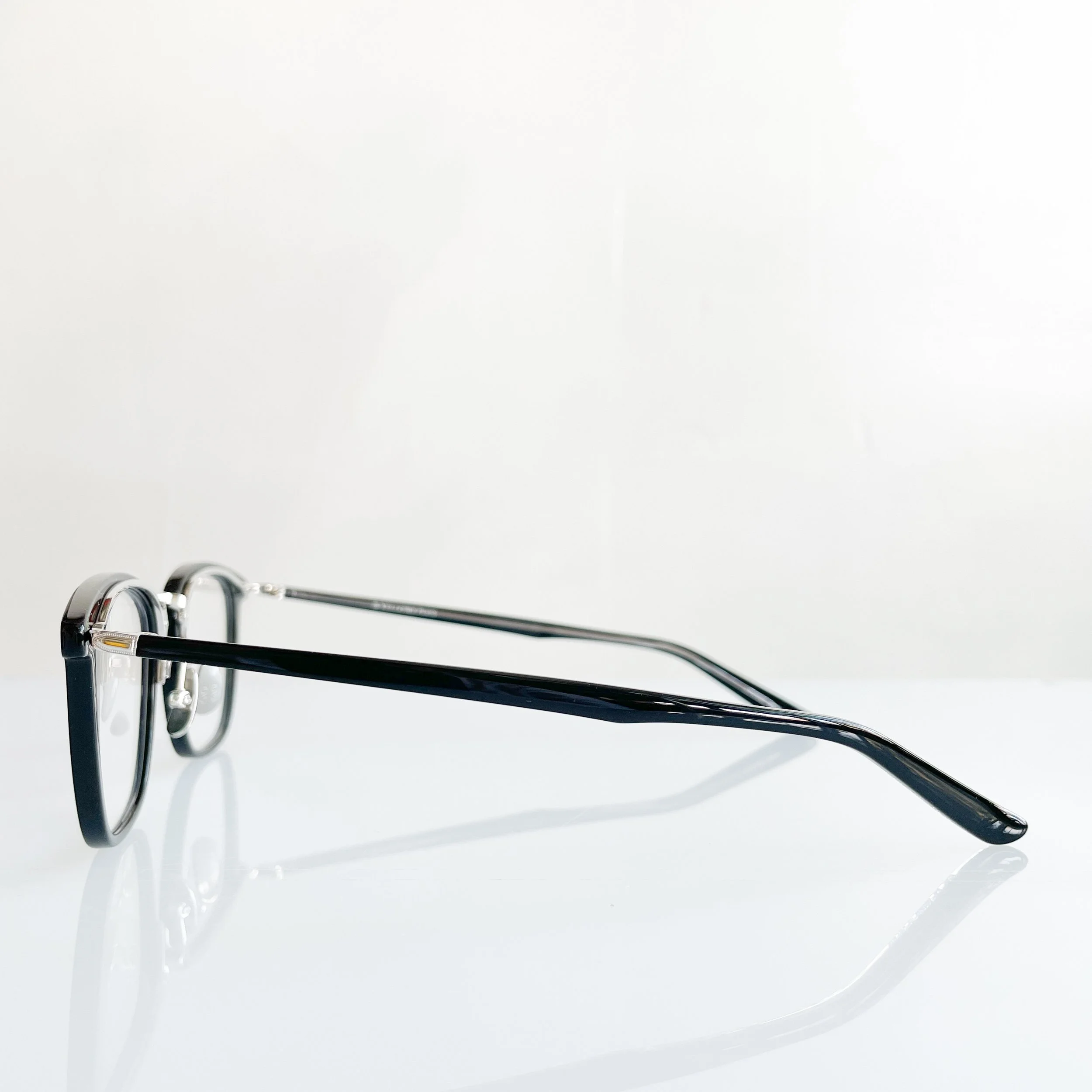 yellows-plus-elbart-c1w-black-silver-top-eyewear-brands-2024-4.jpg