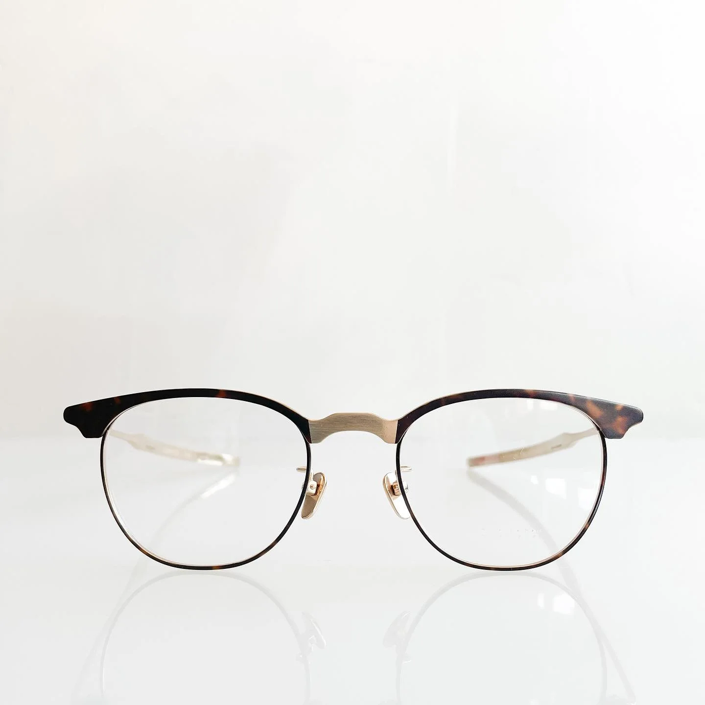 New designs up at labrabbit.com!  Tons of great frames coming in this fall, make an appointment and come try out a fresh look 🍁🍂

#eyewearstyle #darkacademia #japanesestyle #titaniumglasses #silmoparis #japaneseeyewear