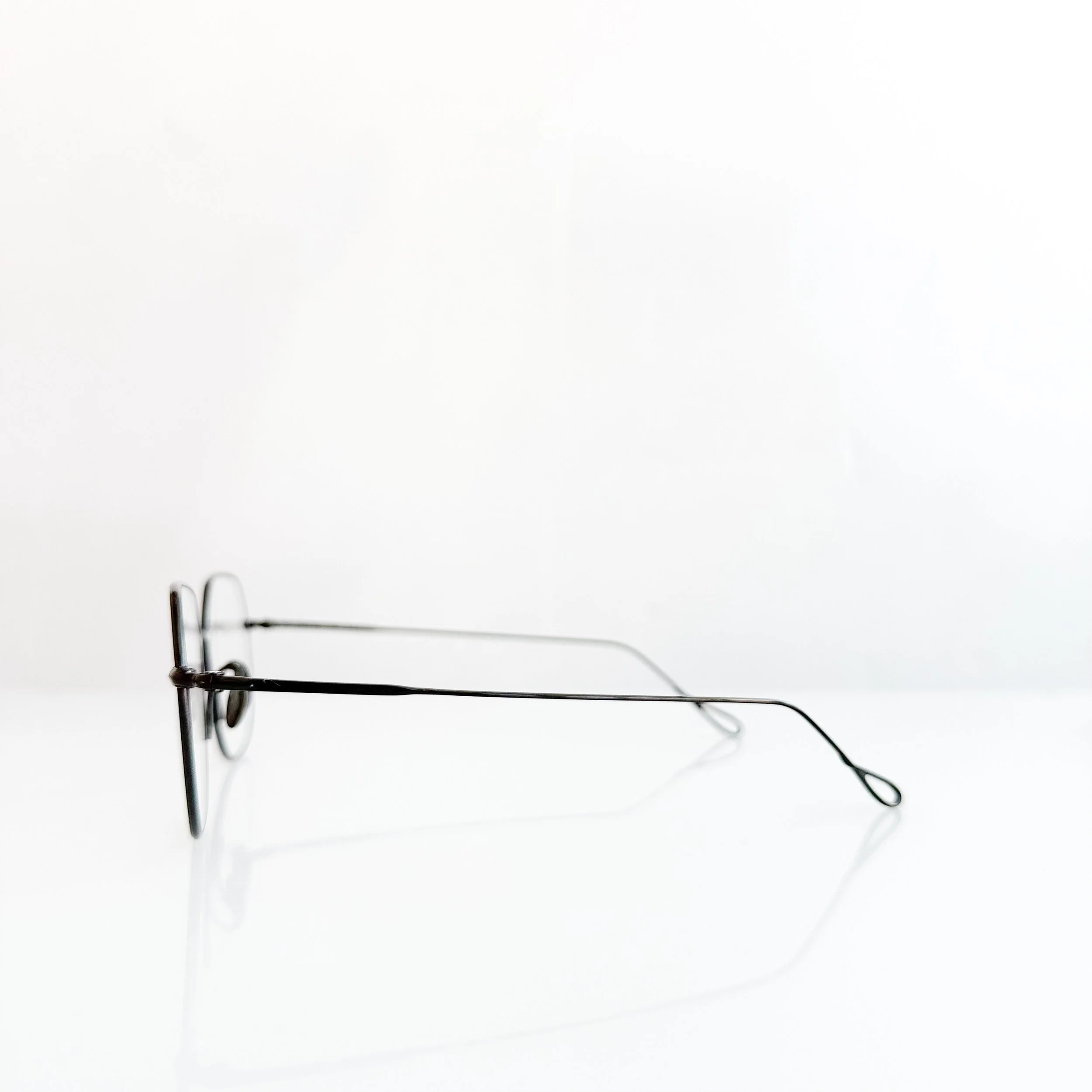 yuichi-toyama-gyorgy-u-168-col-4-minimalist-titanium-glasses-3.jpg
