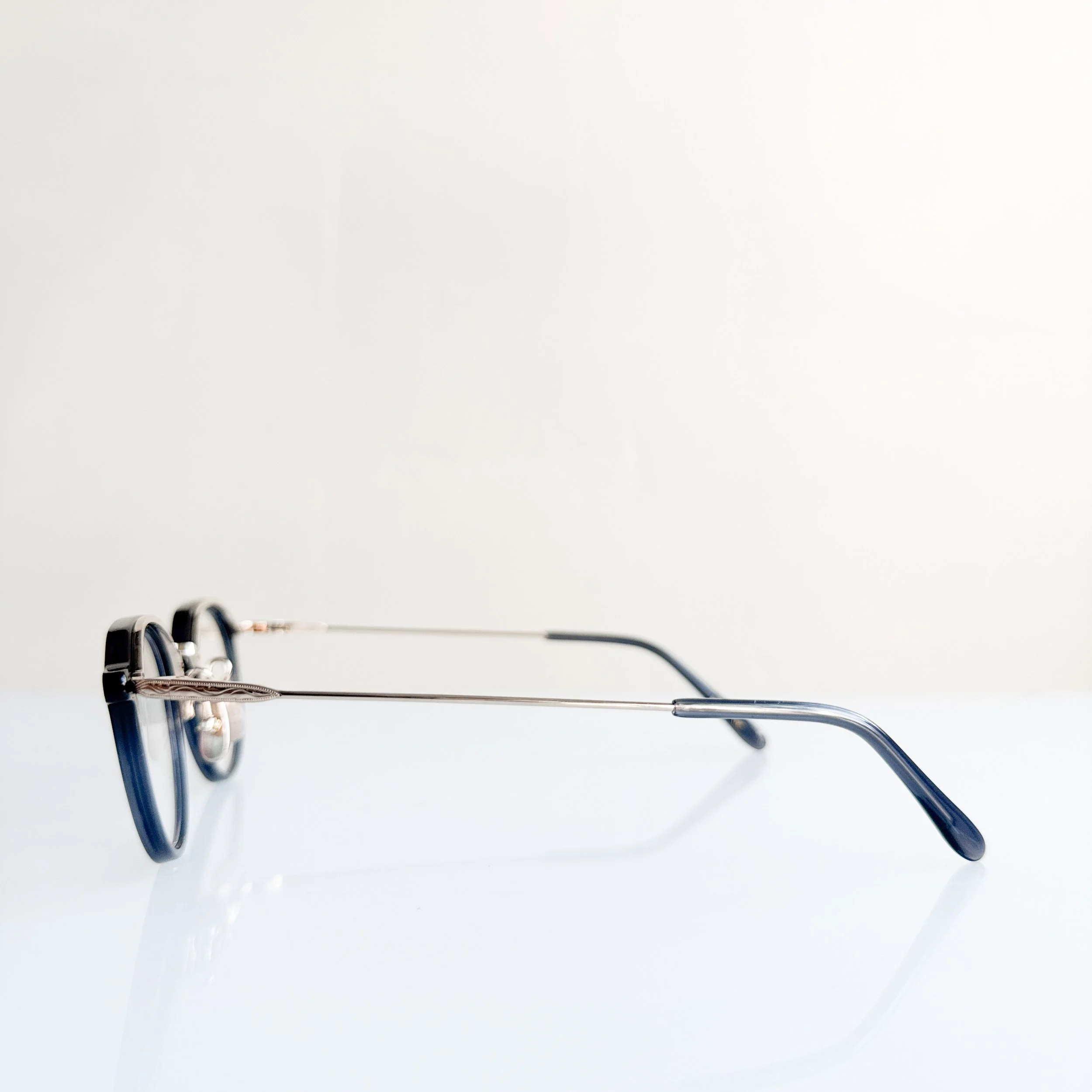 yellows-plus-gloria-c557-mid-night-blue-gold-eyewear-glasses-3.jpg
