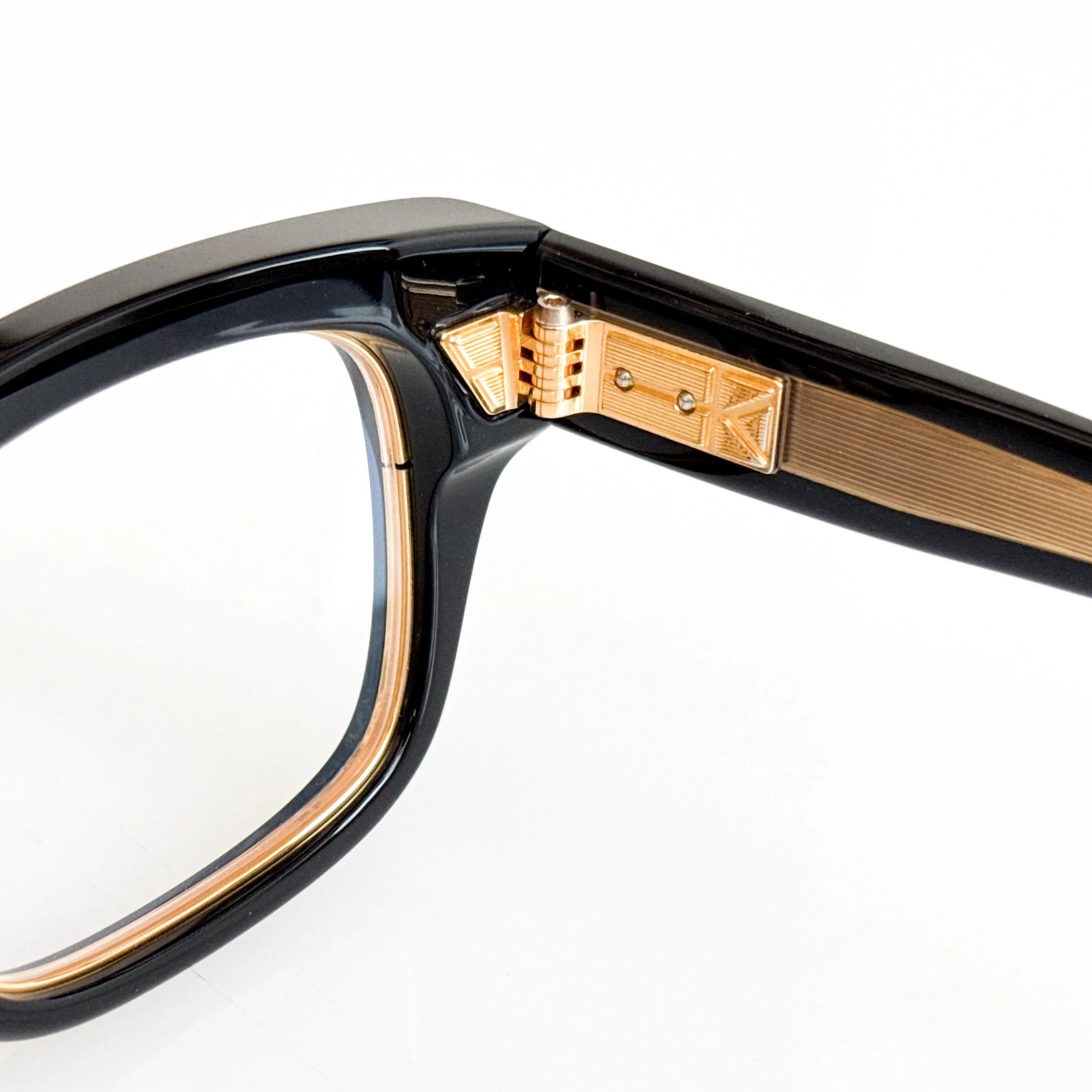yuichi-toyama-5-williamsburg-col-1-black-gold-beacon-diablo-7.jpg