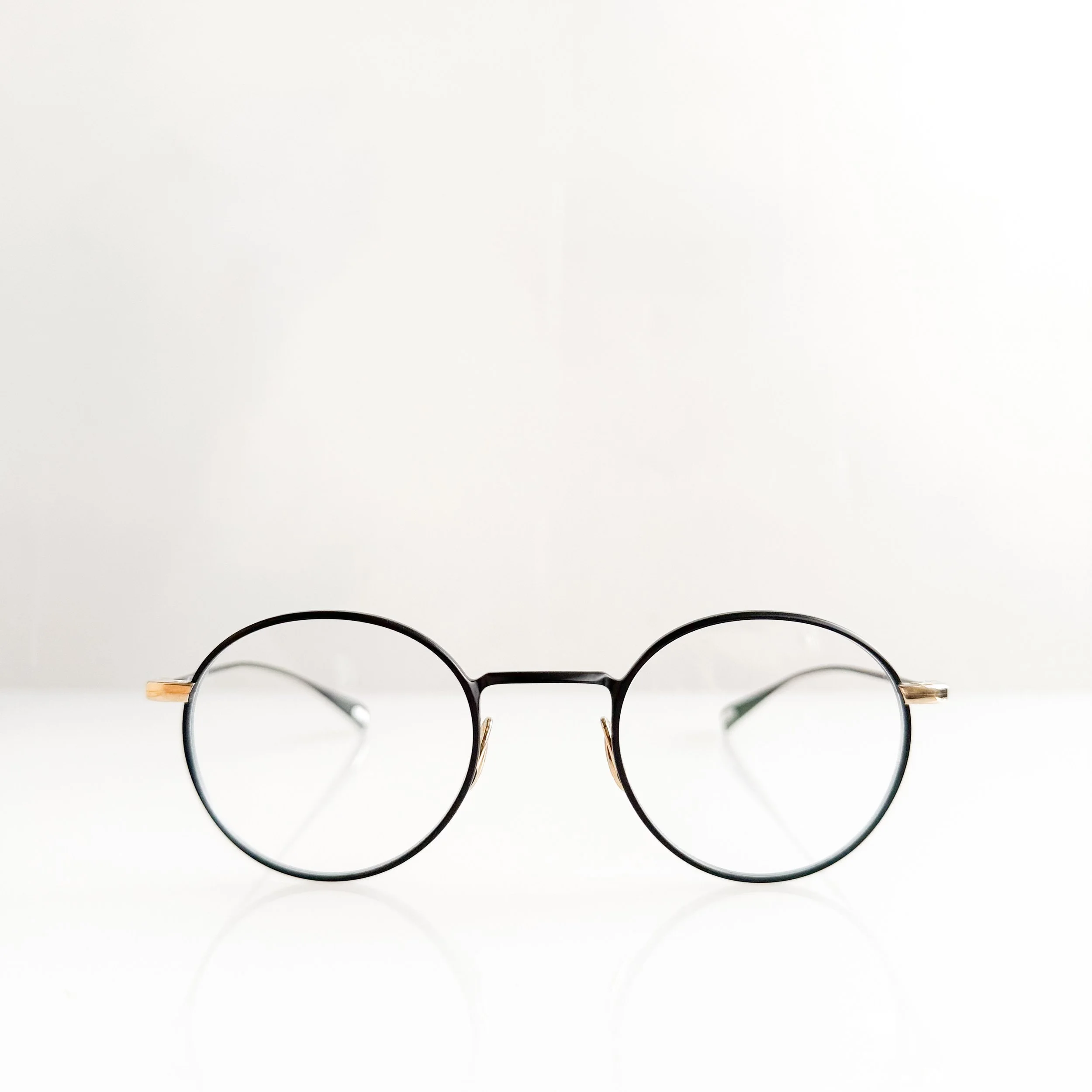 yuichi-toyama-lerner-u-186-col-4-matt-black-white-gold.jpg