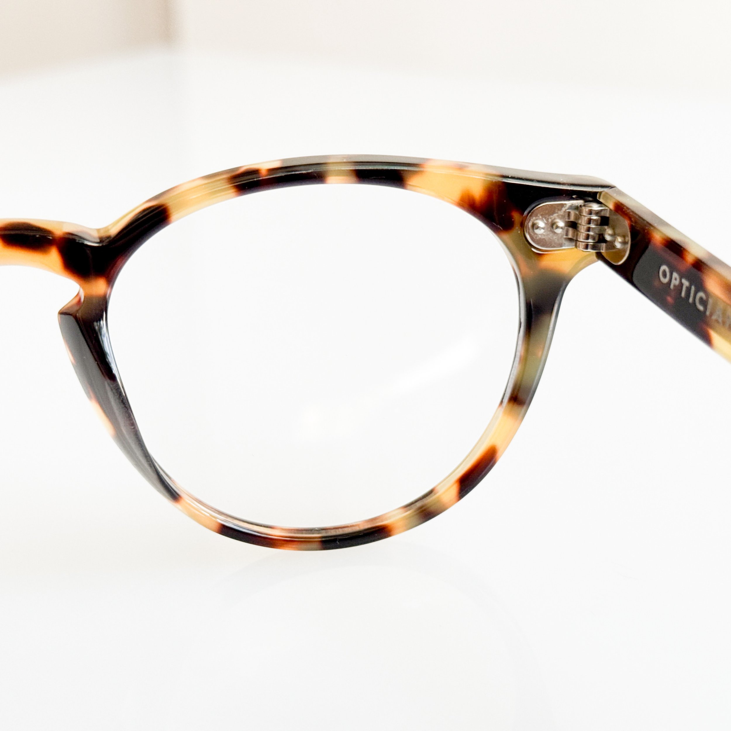 opticianado-macro-series-003-large-tortoise-shell-glasses-5.jpg
