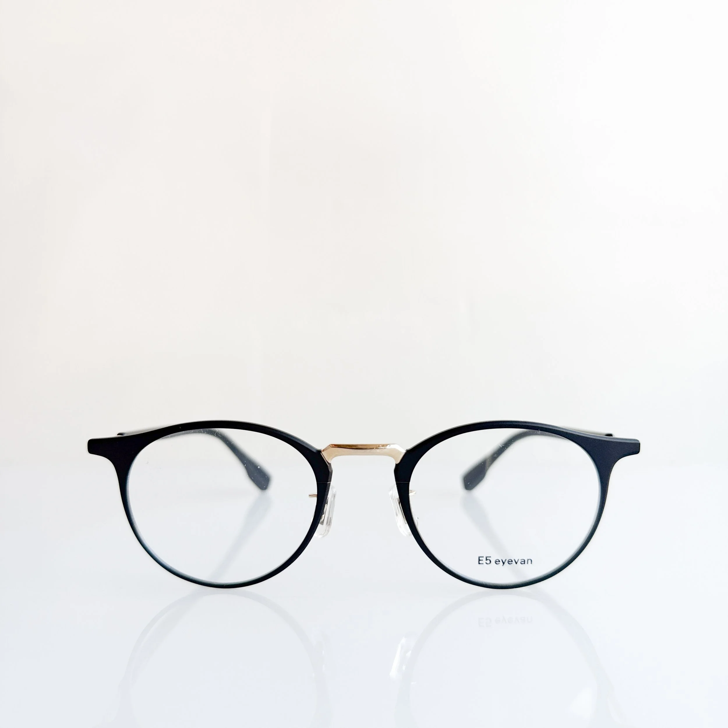 e5-eyevan-m19-mbkwg-wg-matte-black-gold-small-panto-glasses-3.jpg