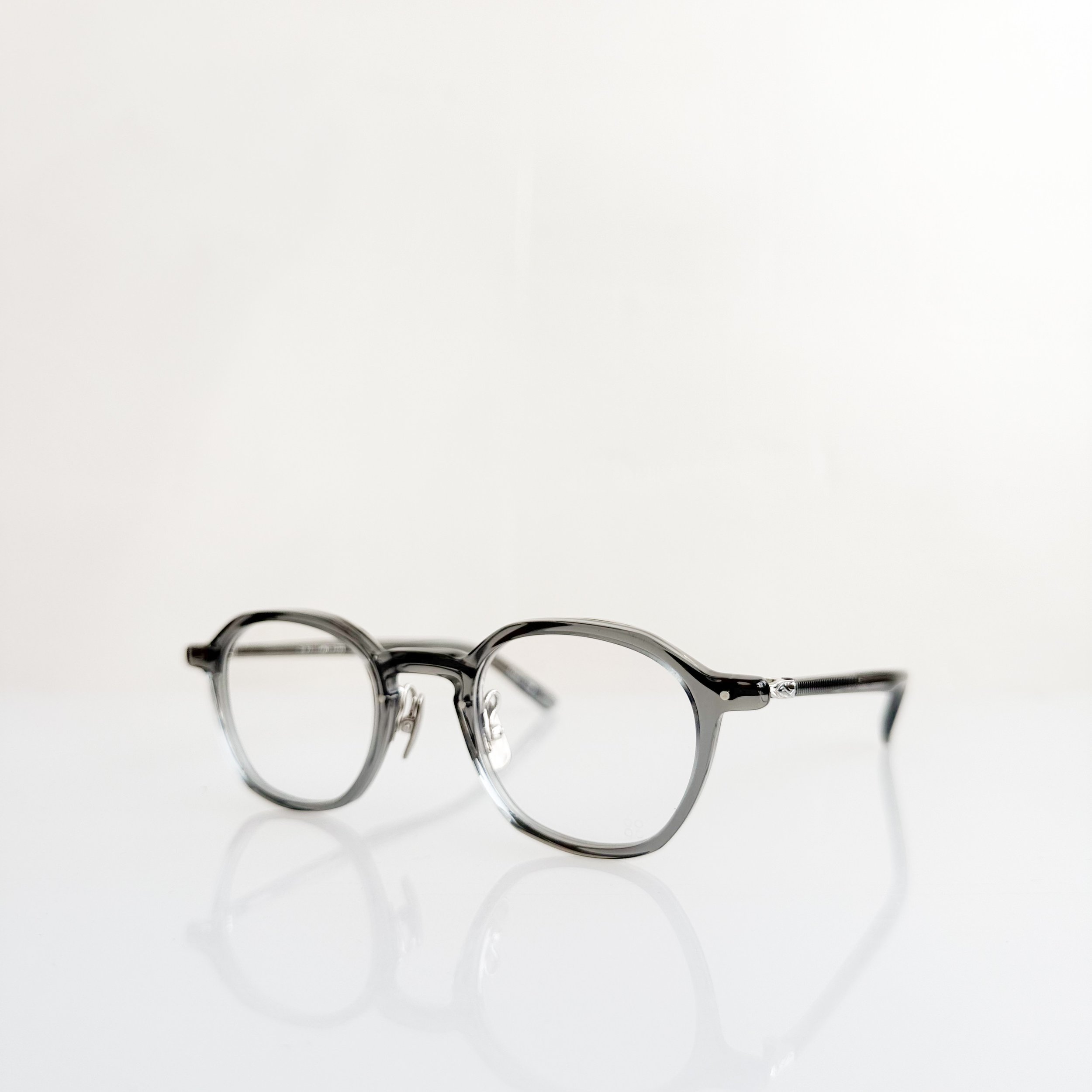 yellows-plus-elliot-c538-frosty-gray-silver-luxeye-optical-4.jpg