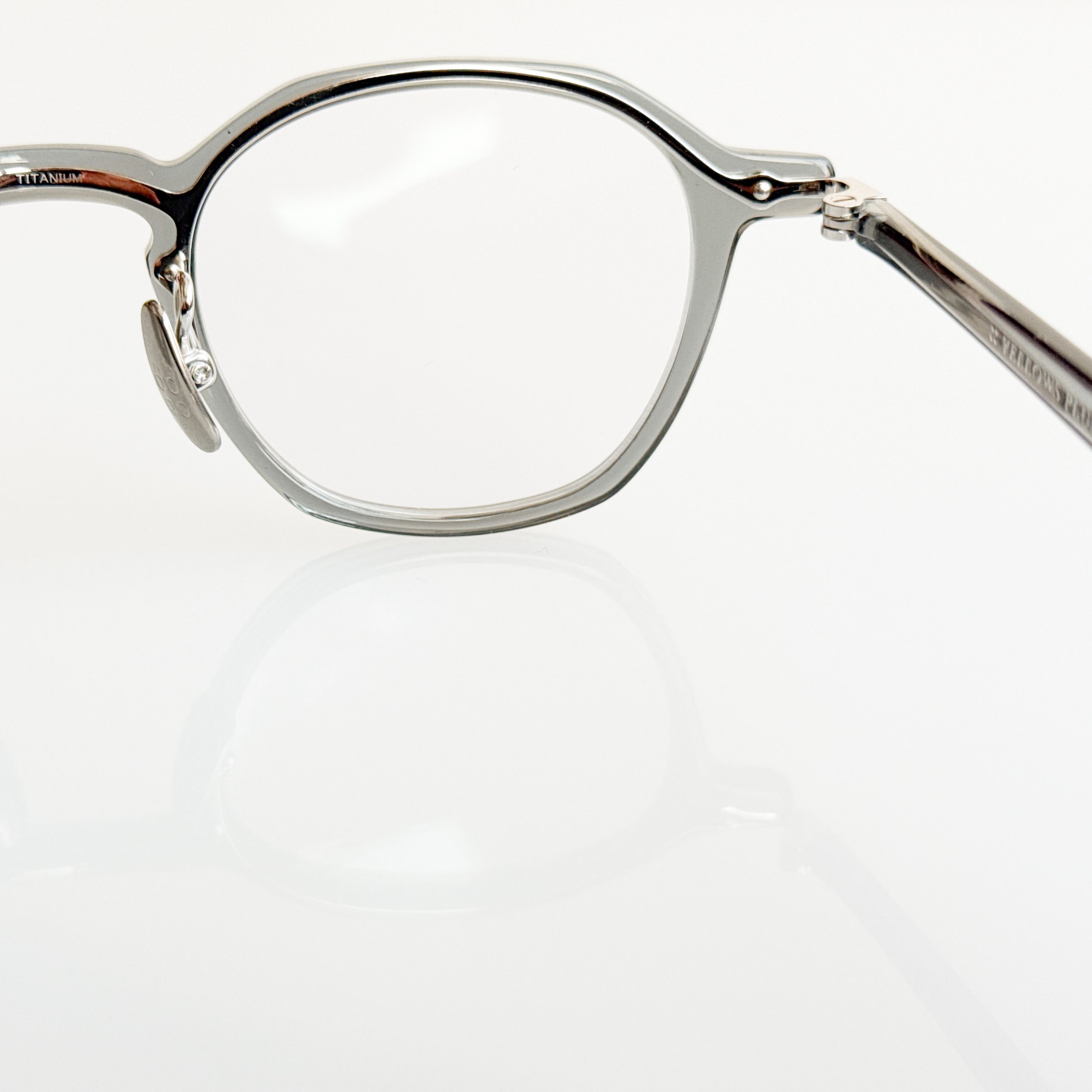yellows-plus-elliot-c538-frosty-gray-silver-luxeye-optical-6.jpg