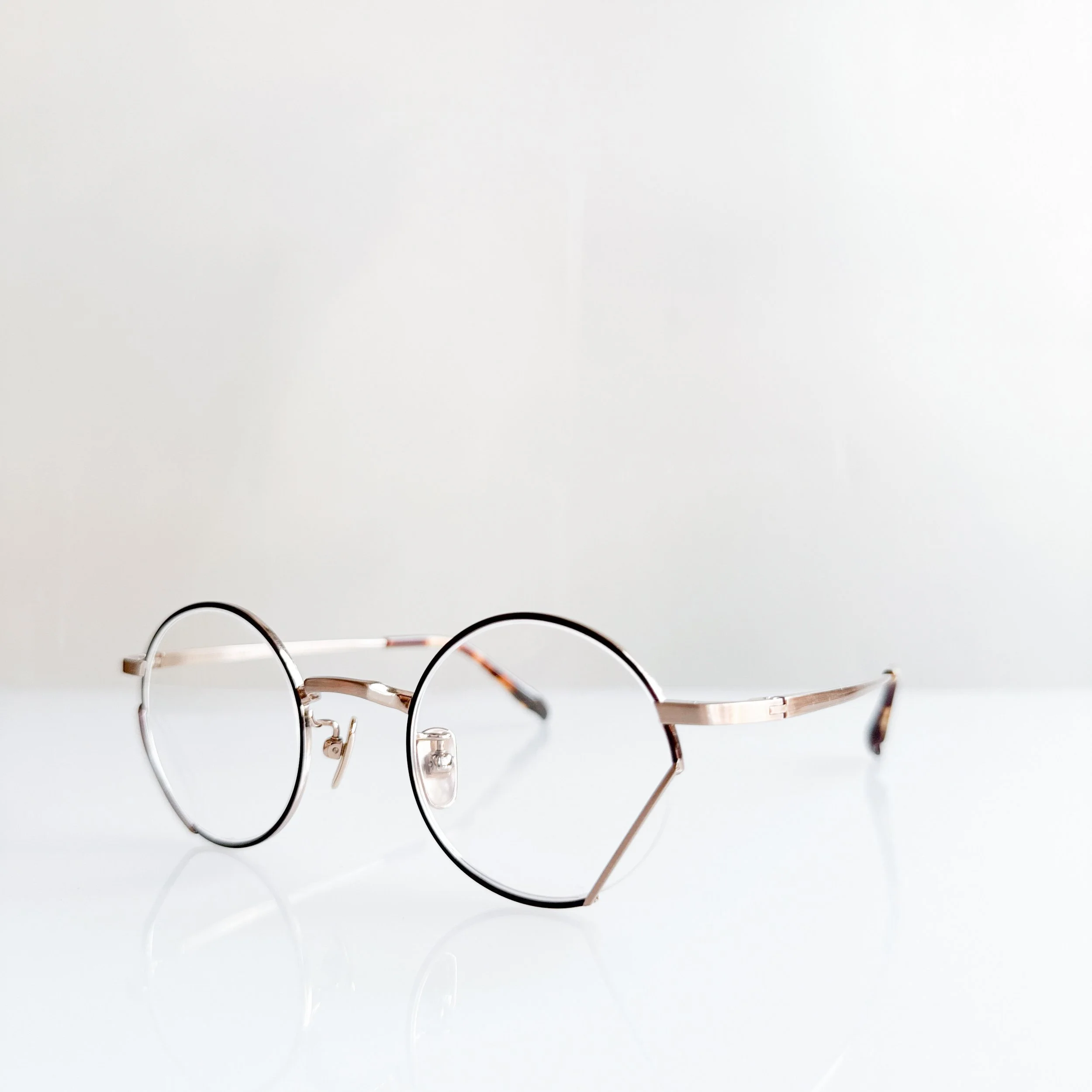 yoshinori-aoyama-ya-030-col-01-shearing-gold-brown-eyewear-6.jpg