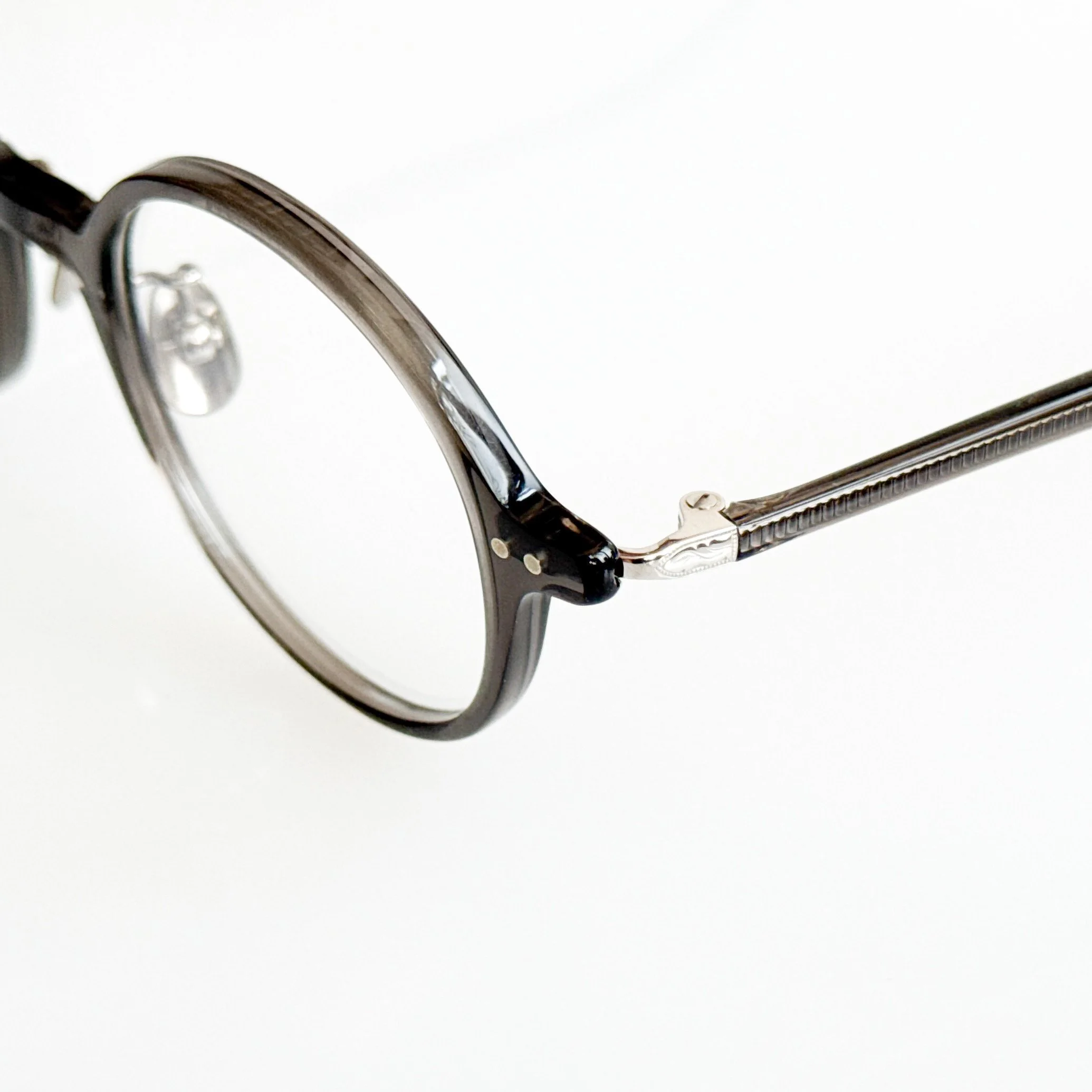 yellows-plus-dorian-c252-crystal-grey-perfectly-round-frames-5.jpg
