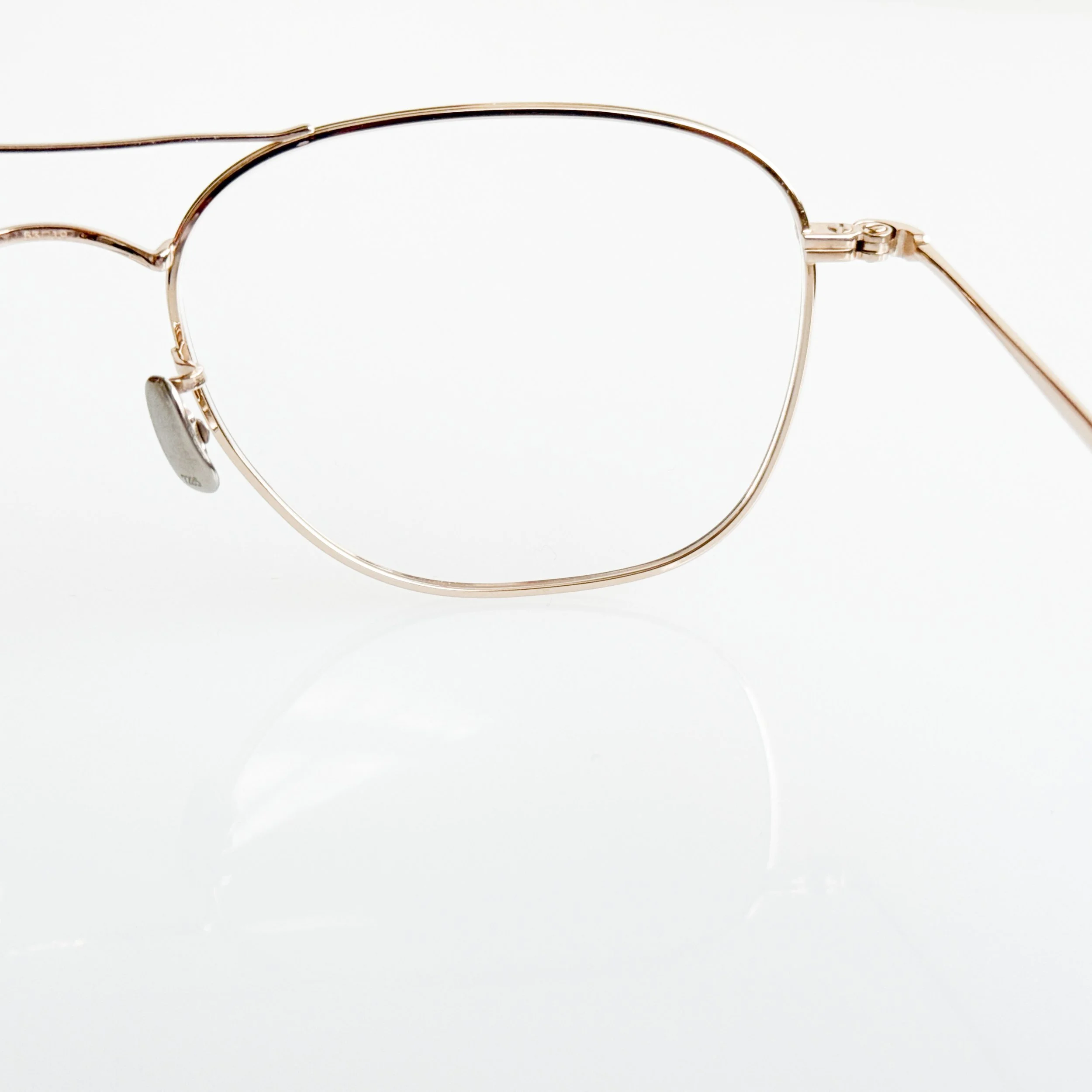 eyevan-7285-model-1041-c-902-gold-thin-minimalist-glasses-5.jpg