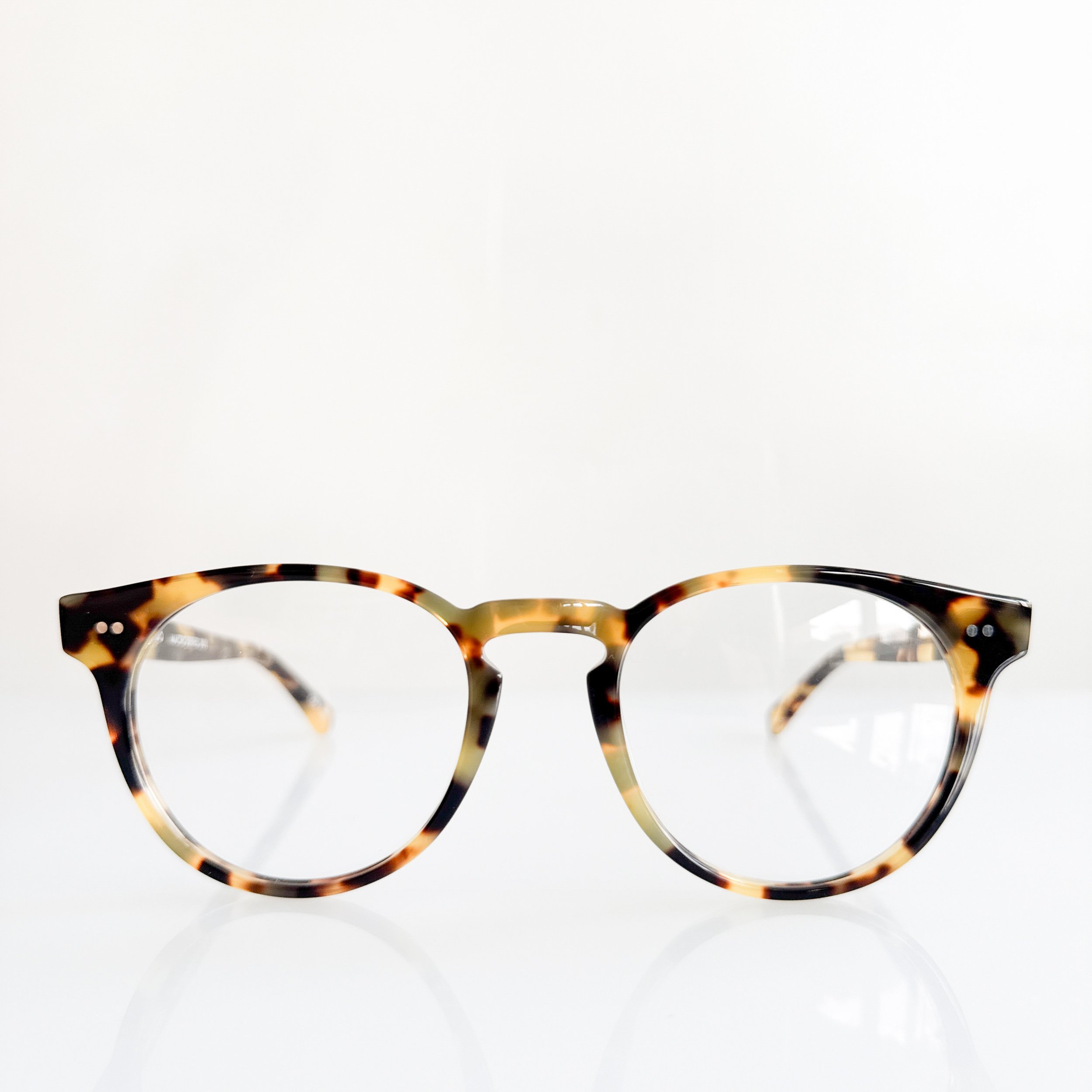 opticianado-macro-series-003-large-tortoise-shell-glasses-6.jpg