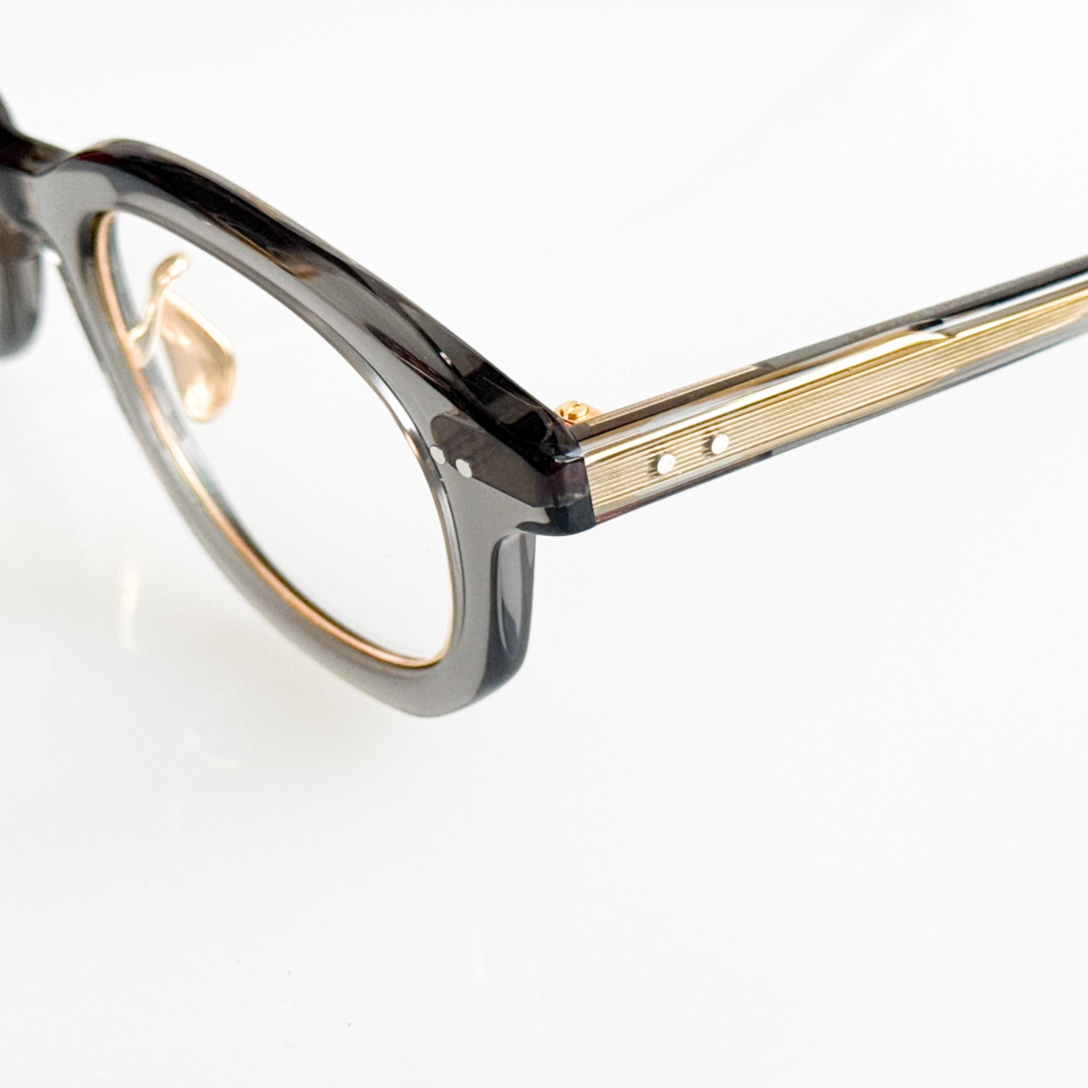 yuichi-toyama-glasses-yyz-u-181-col-04-clear-gray-gold-sale-5.jpg