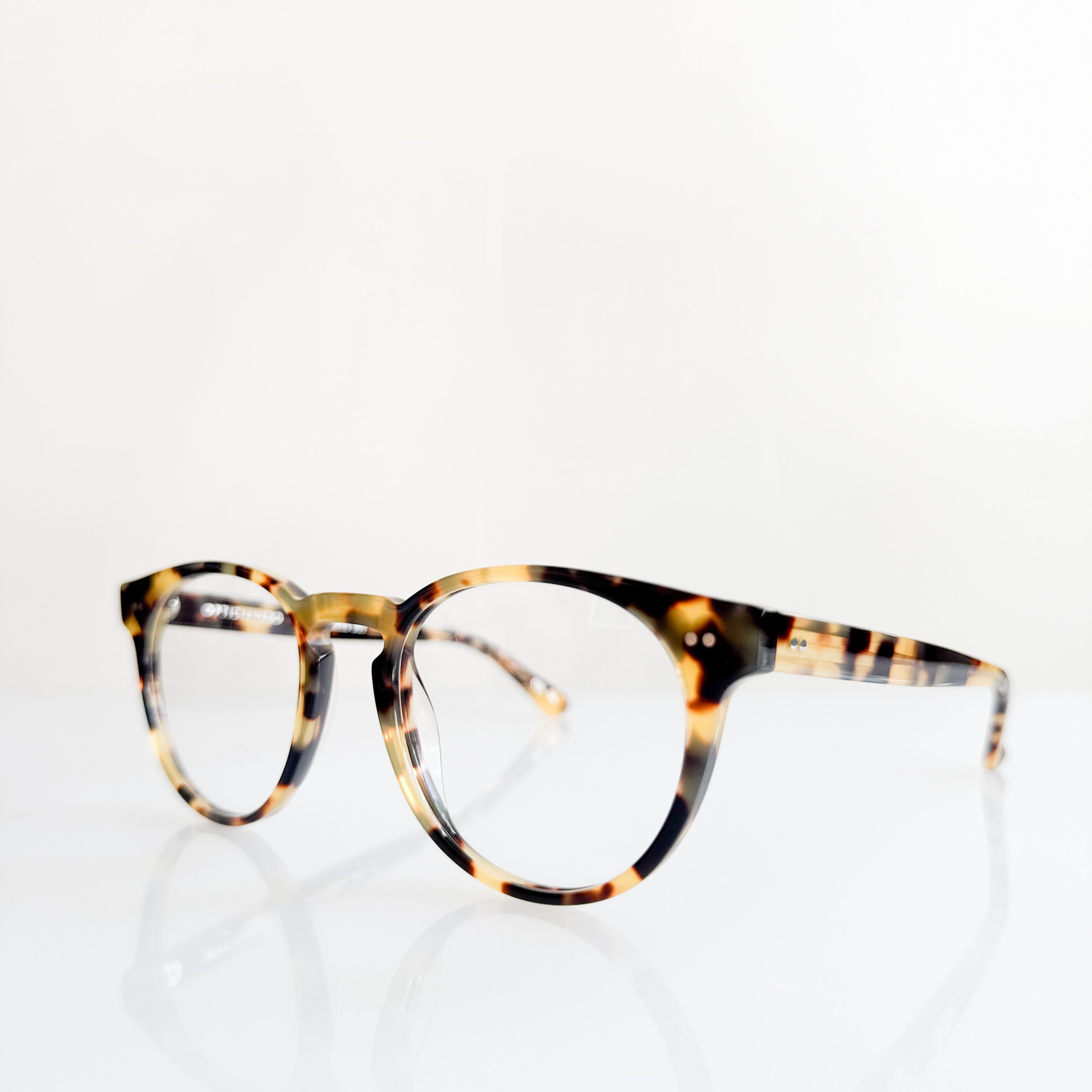 opticianado-macro-series-003-large-tortoise-shell-glasses-3.jpg