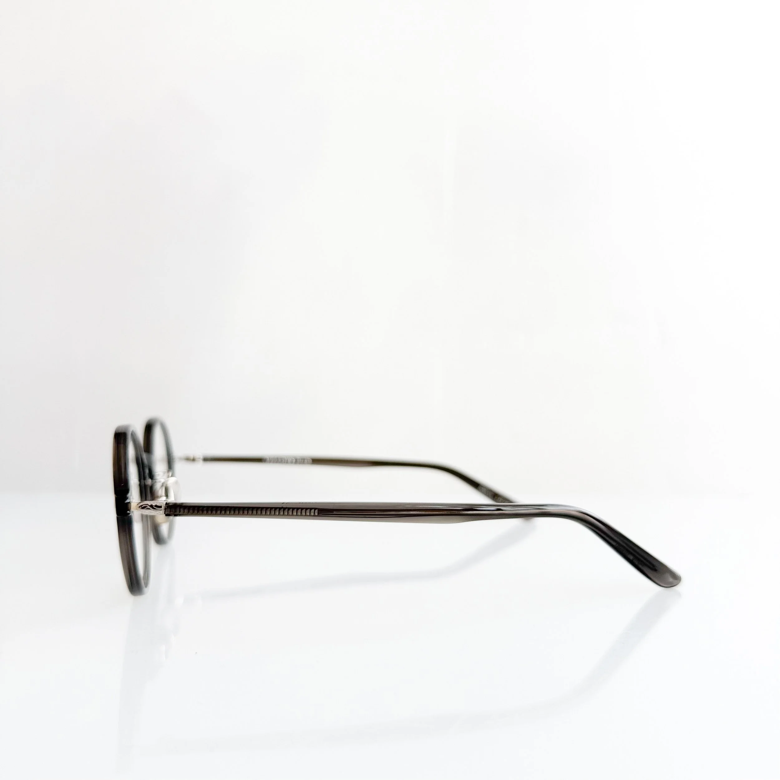 yellows-plus-dorian-c252-crystal-grey-perfectly-round-frames-3.jpg