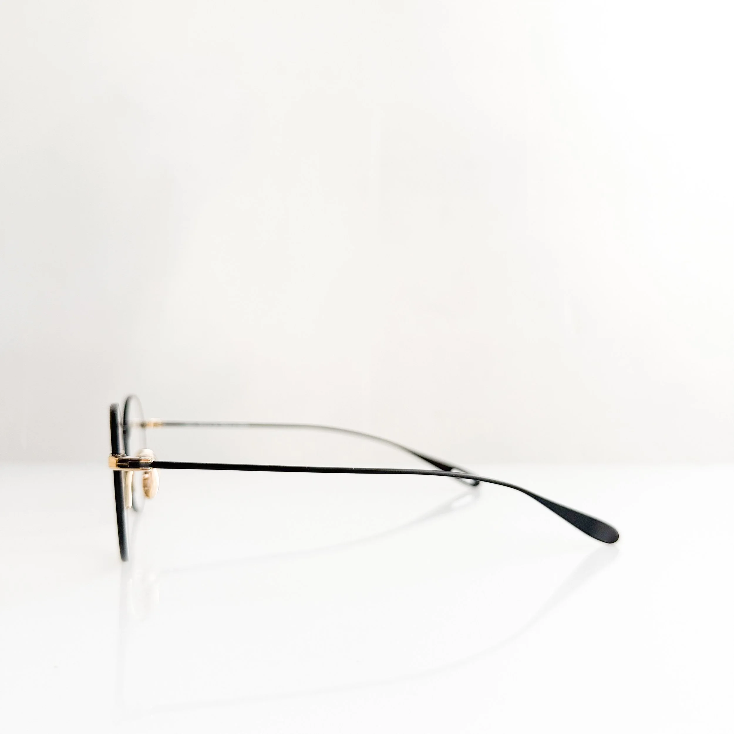 yuichi-toyama-lerner-u-186-col-4-matt-black-white-gold-3.jpg