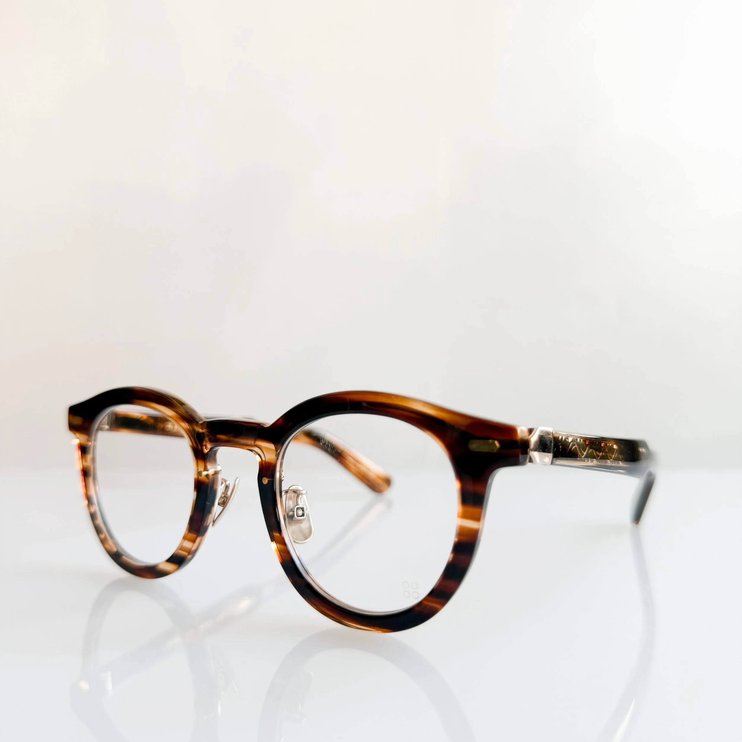 yellows-plus-elton-c530-amber-mix-gold-eyewear-trends-2025-3.JPEG