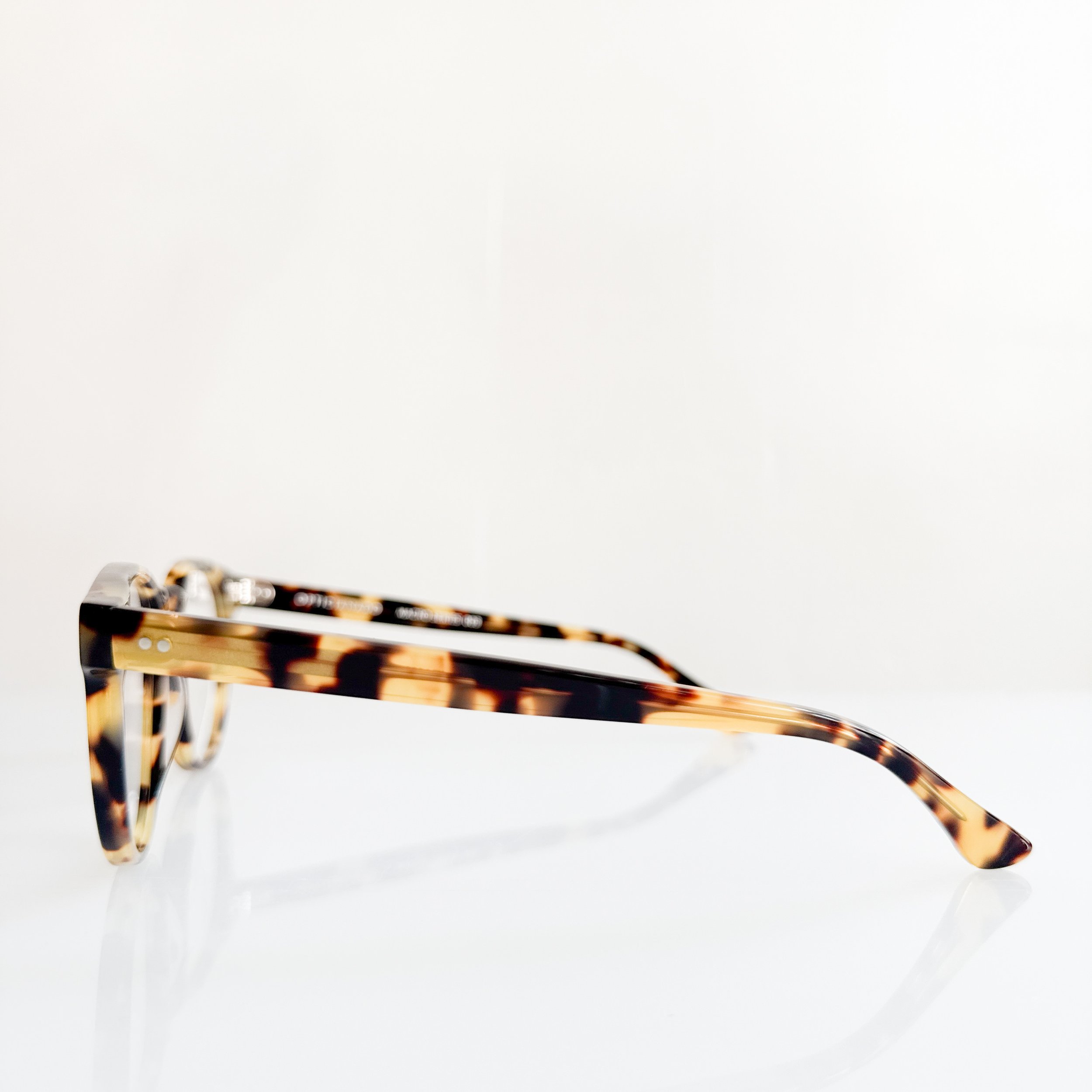 opticianado-macro-series-003-large-tortoise-shell-glasses-4.jpg