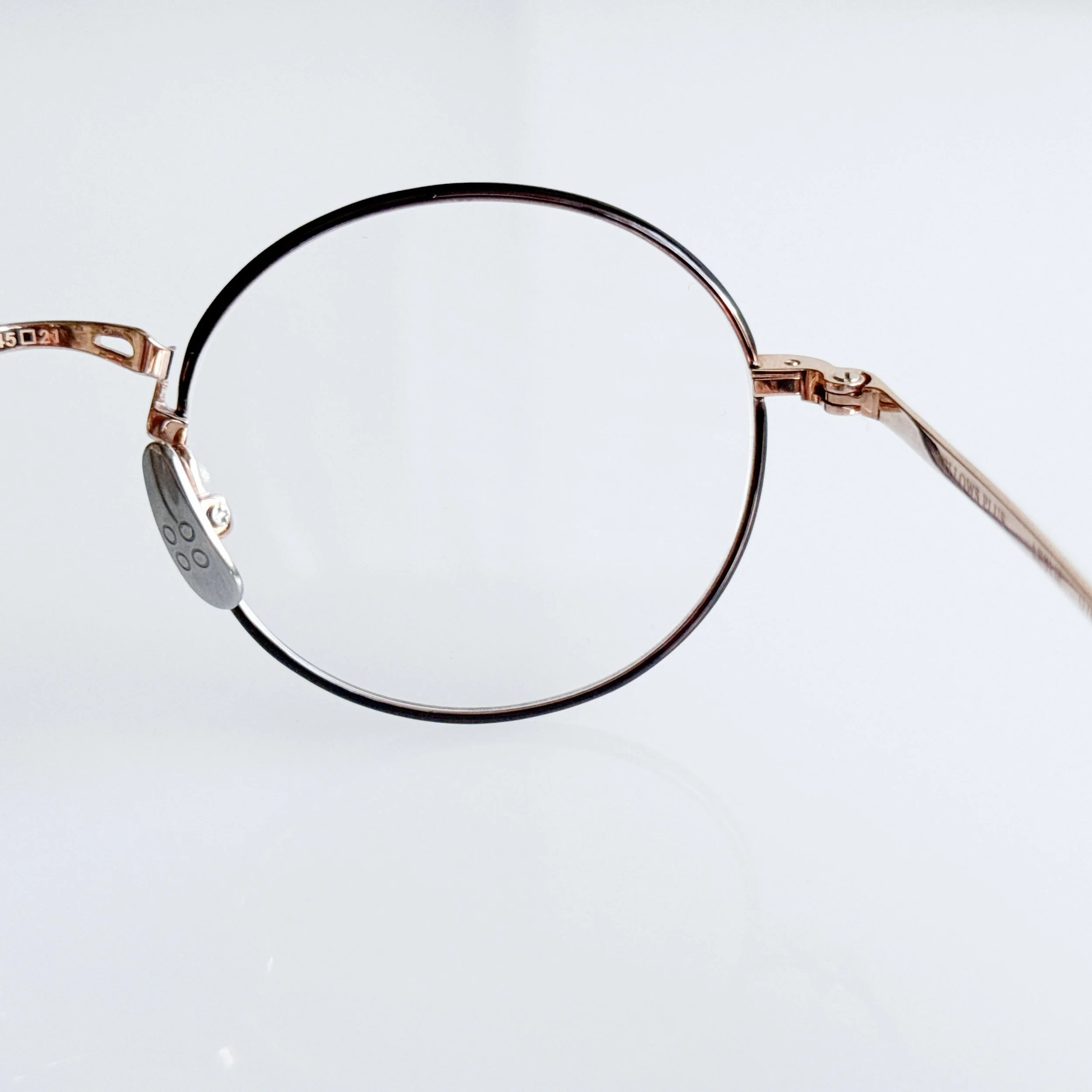 yellows-plus-leslie-c7br-rose-gold-round-titanium-glasses-5.jpg