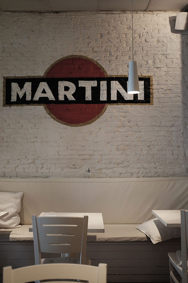 Martini . Tai kažkokia maža kavinukė, kurioje pusryčiavau. Pavadinimo neatsimenu. Na bet tas Martini man priš akis toks įkvėpianti pasidrodė. Nežinau kaip jums, bet man Martini asocijuojasi su James'o Bond'o fraze - shaken, not stirred. Mano martinio variantas: į kokteilių plaktuvą įdėkite ledo kubelių, įpilkite 50 ml degtinės, 10 ml sauso vermuto ir suplakite. Supilkite kokteilį per sietelį į atšaldytą taurė, nepamirškite trijų žalių alyvuogių. Ir leiskite pabusti savo vidinam James'ui Bond'ui. Martini . It is a small cafe where I had my last brunch. Sorry, but I don't remeber the name of the cafe. But that Martini sing in front of me was so attractive. Martini always reminds me James Bond's quote - shaken, not stirred. My Martini version: take 50 ml vodka, 10 ml dry vermouth, ice cubes in a cocktail shaker and shake it vigorously. Strain and pour mixed drink to a chilled glass. Don't forget green olives. I prefer three olives in my martini glass.