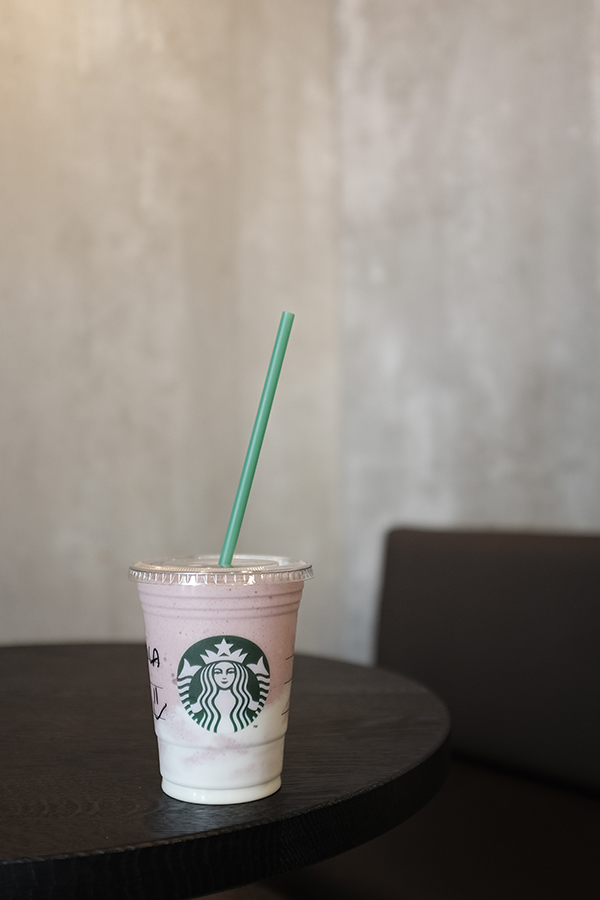 Starbucks . Man pasirodė, kad Madride Starbucks kavinių ant kiekvieno kampo yra. Tai nėra mano mėgstamiausias kavinių tinklas, bet labai norėjau starbucks unicorn frappe. Bet negavau, tad užsisakiau jogurto frappuccino. Starbucks . It seemed to me that there is starbucks on every corner in Madrid. Even it's not my favorite cafe chain I was curious to try unicorn frappe. But I didn't get it so I enjoyed yogourt frapuccino