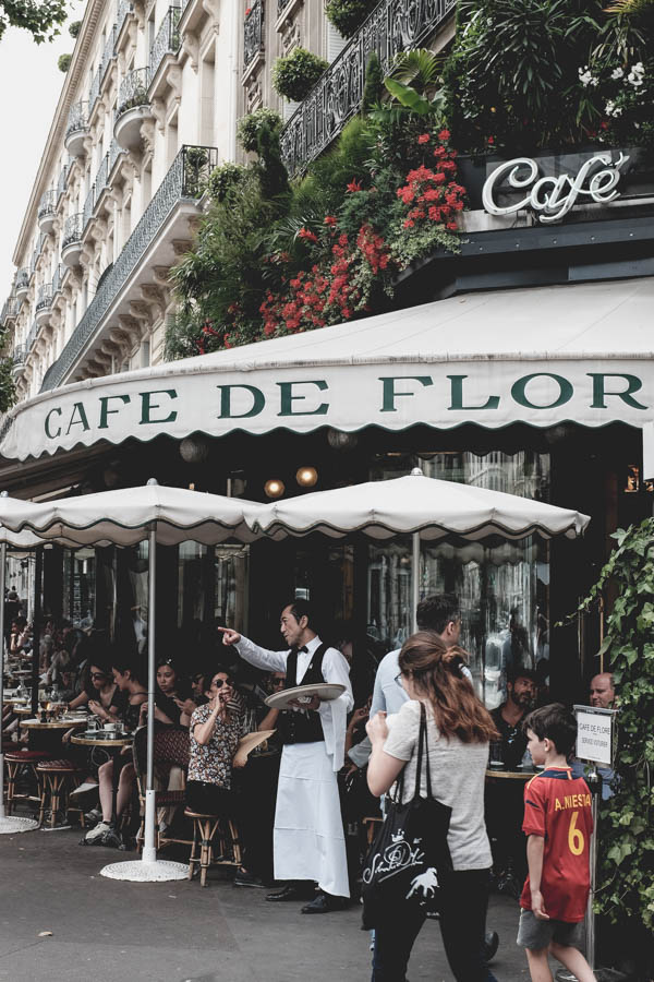 Café de Flores. Le Garçon de café.