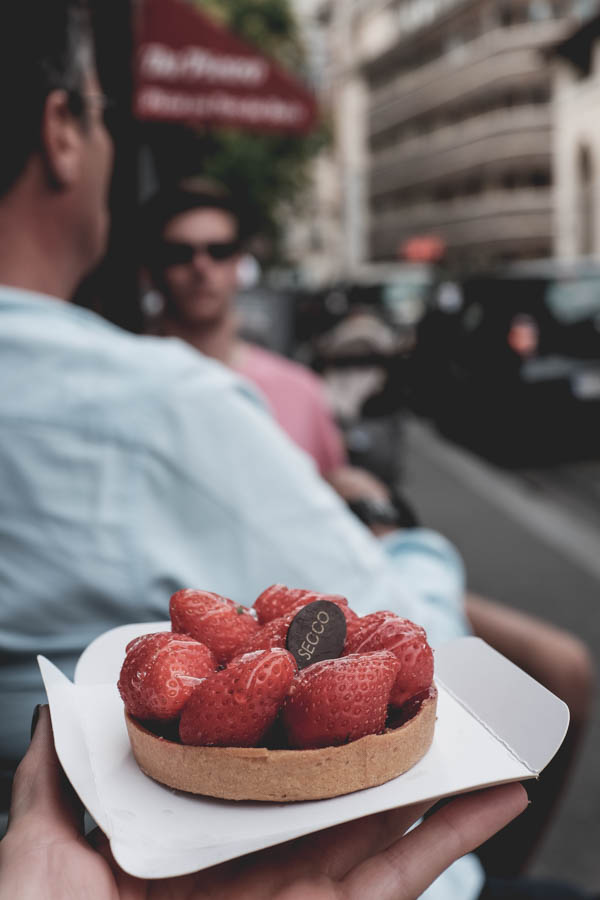 Secco. Tartaletė su braškėmis. Secco. Tartelette au fraise.