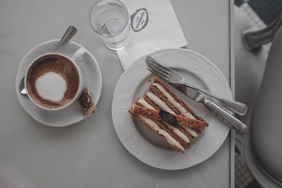 Café Pouchkine. Sluoksniuotos svietinės tešlos pyragaitis su vaniliniu kremu aka Napoleonas. Café Pouchkine. Mille Feuille.