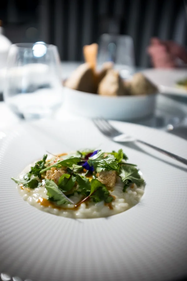 Felix Lo Basso.. Omarų citrusų risoto su šampanu. Felix Lo Basso. Lobster citrus risotto with champagne.