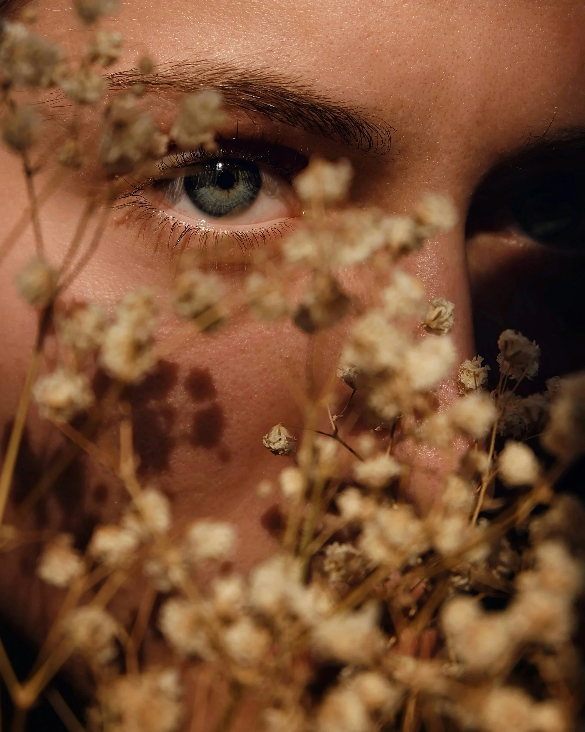 flowers and eye - chinese face reading sydney.jpg