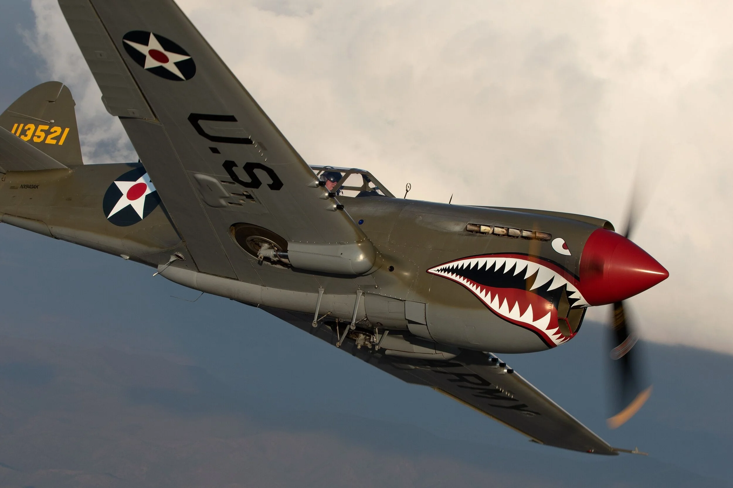 P-40+banking+left.jpeg
