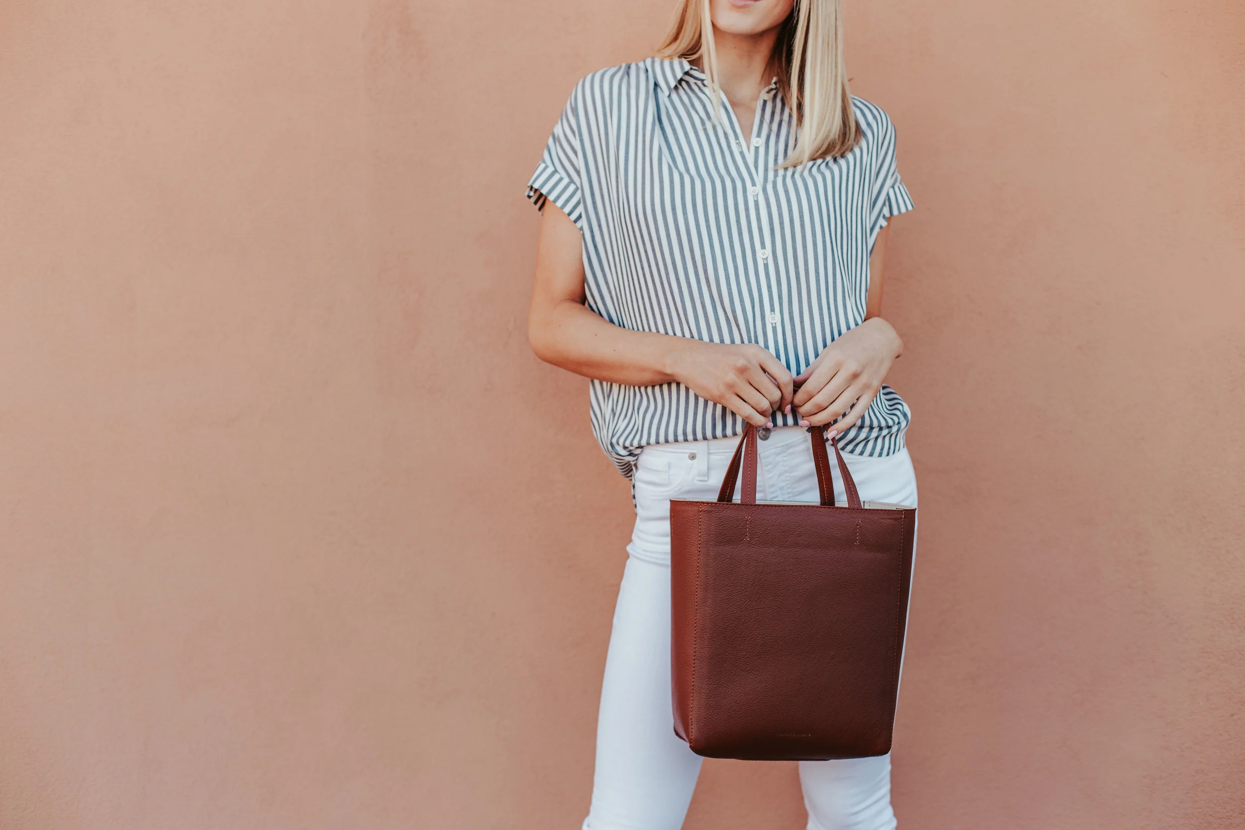 ELISA TOTE IN SOFT PEBBLE WISKEY