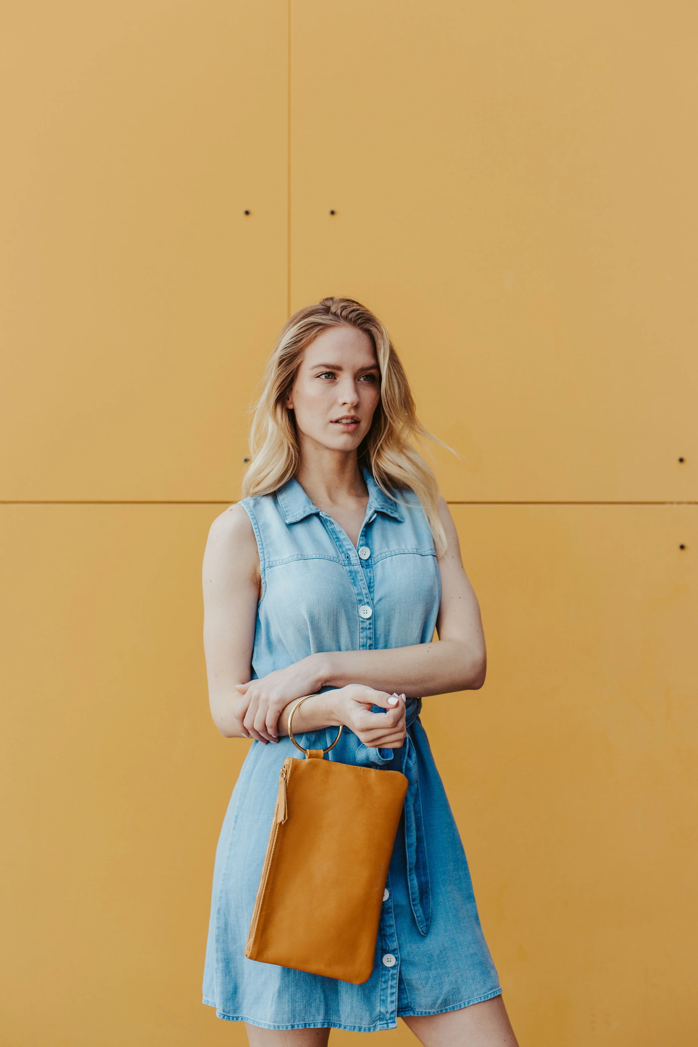 GAVI CLUTCH IN SOFT CAMEL