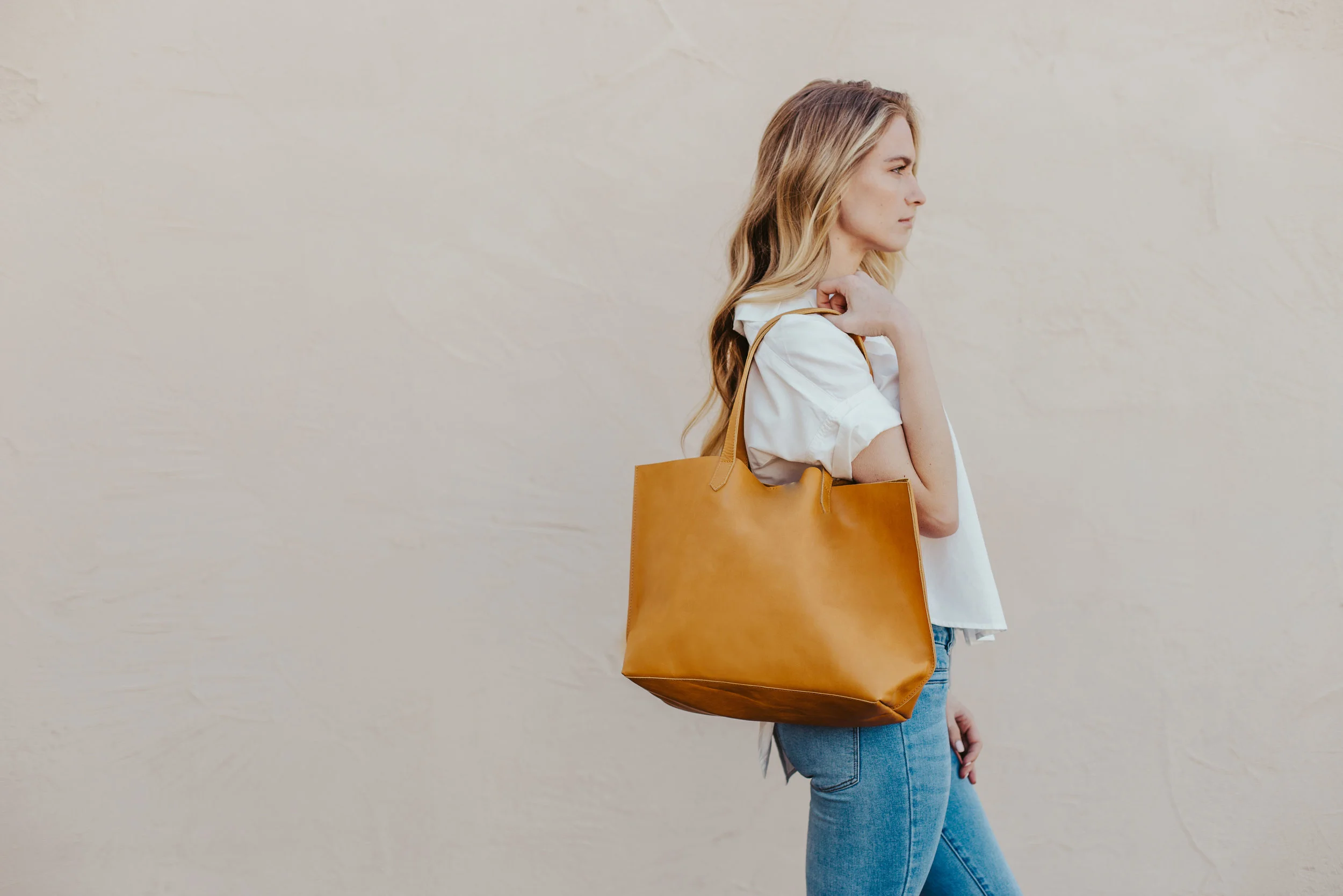 EDGE TOTE IN SOFT CAMEL