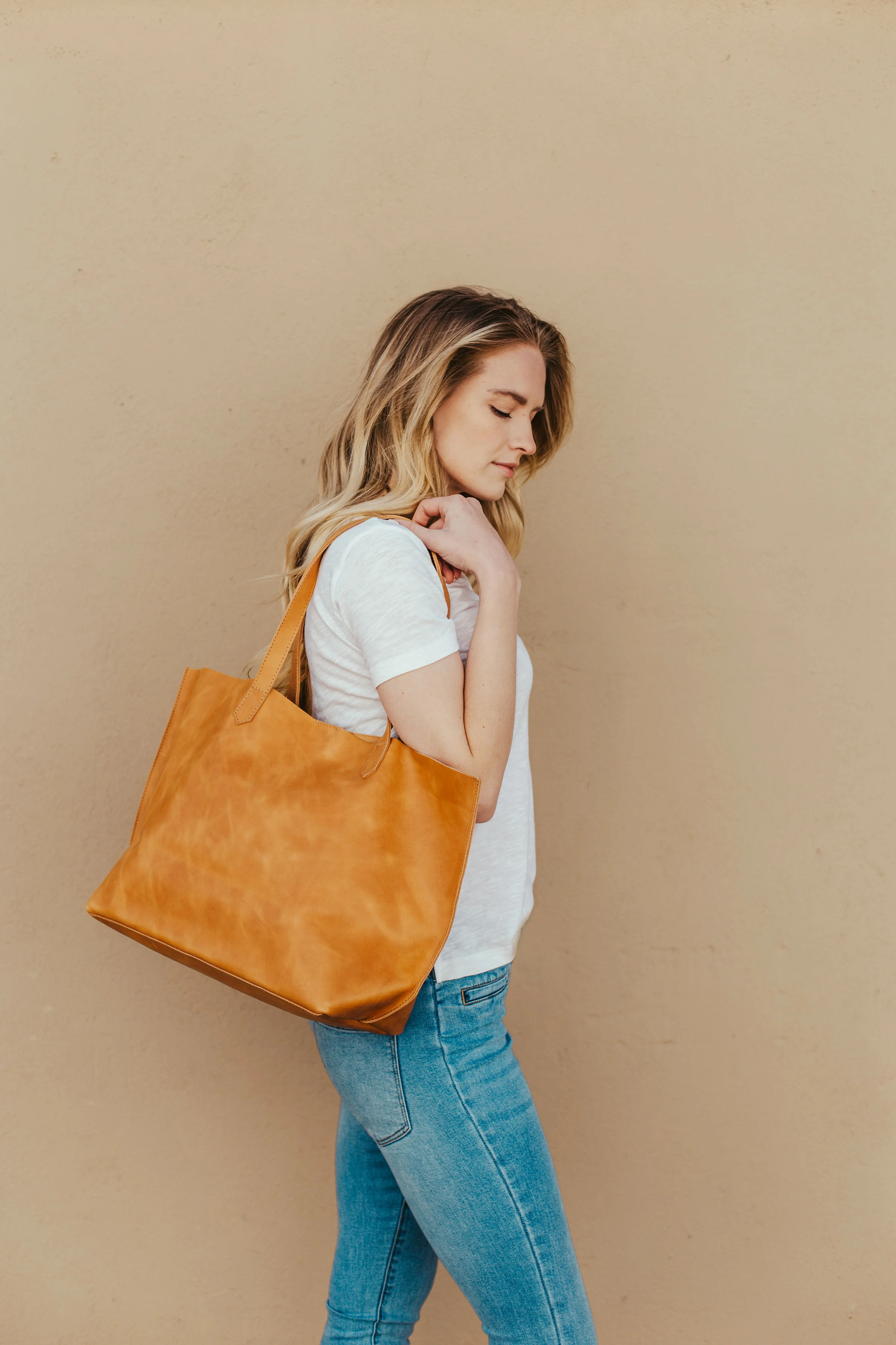 EDGE TOTE IN VINTAGE CAMEL