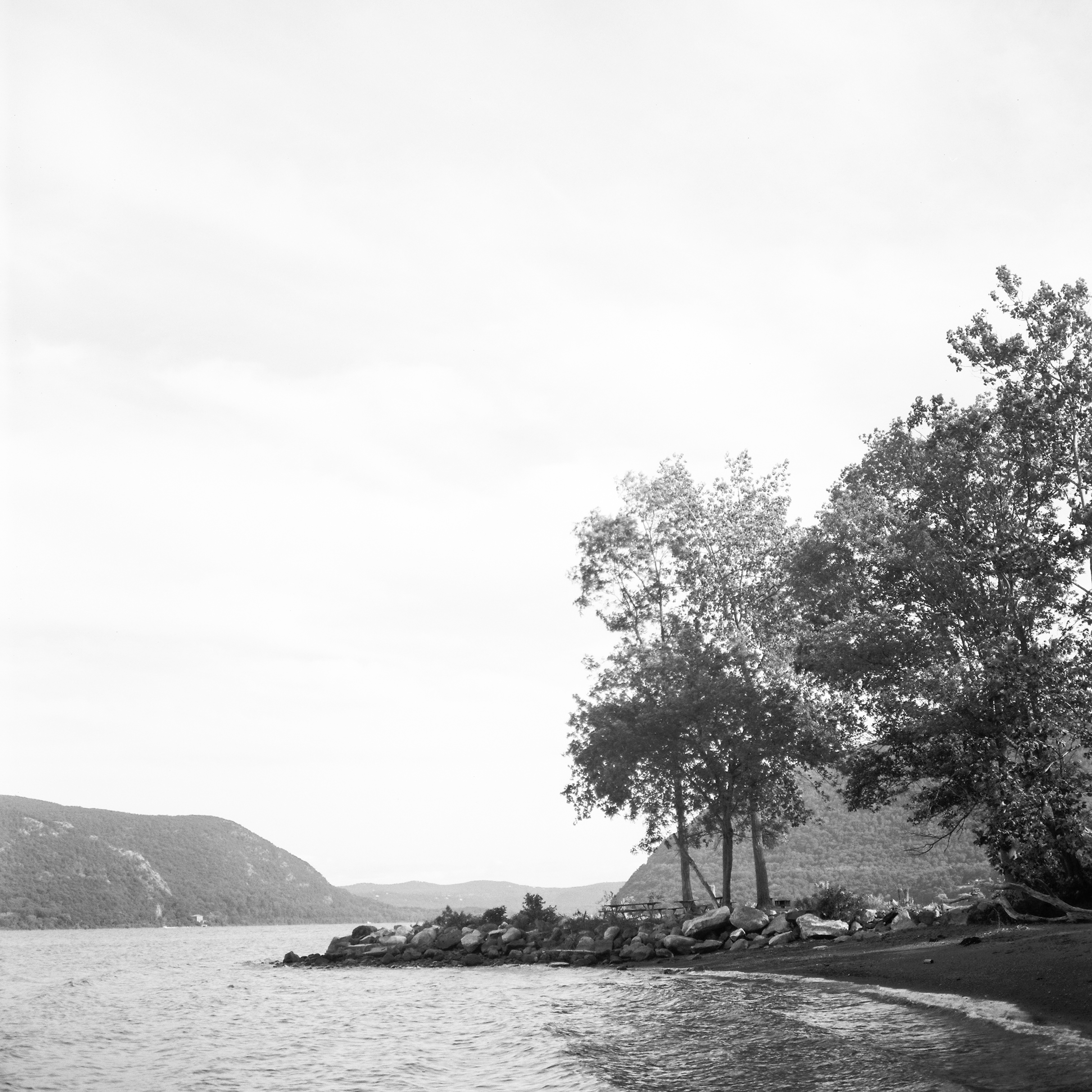 Acros100-Rollei2.8f-HudsonRiver-6.jpg