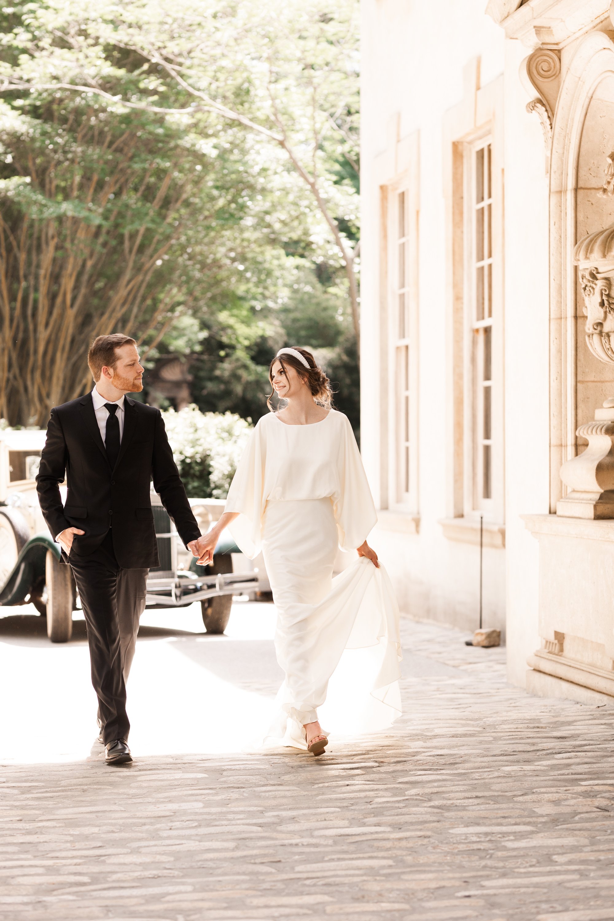 wedding couple walking together at the Swan House in Atlanta